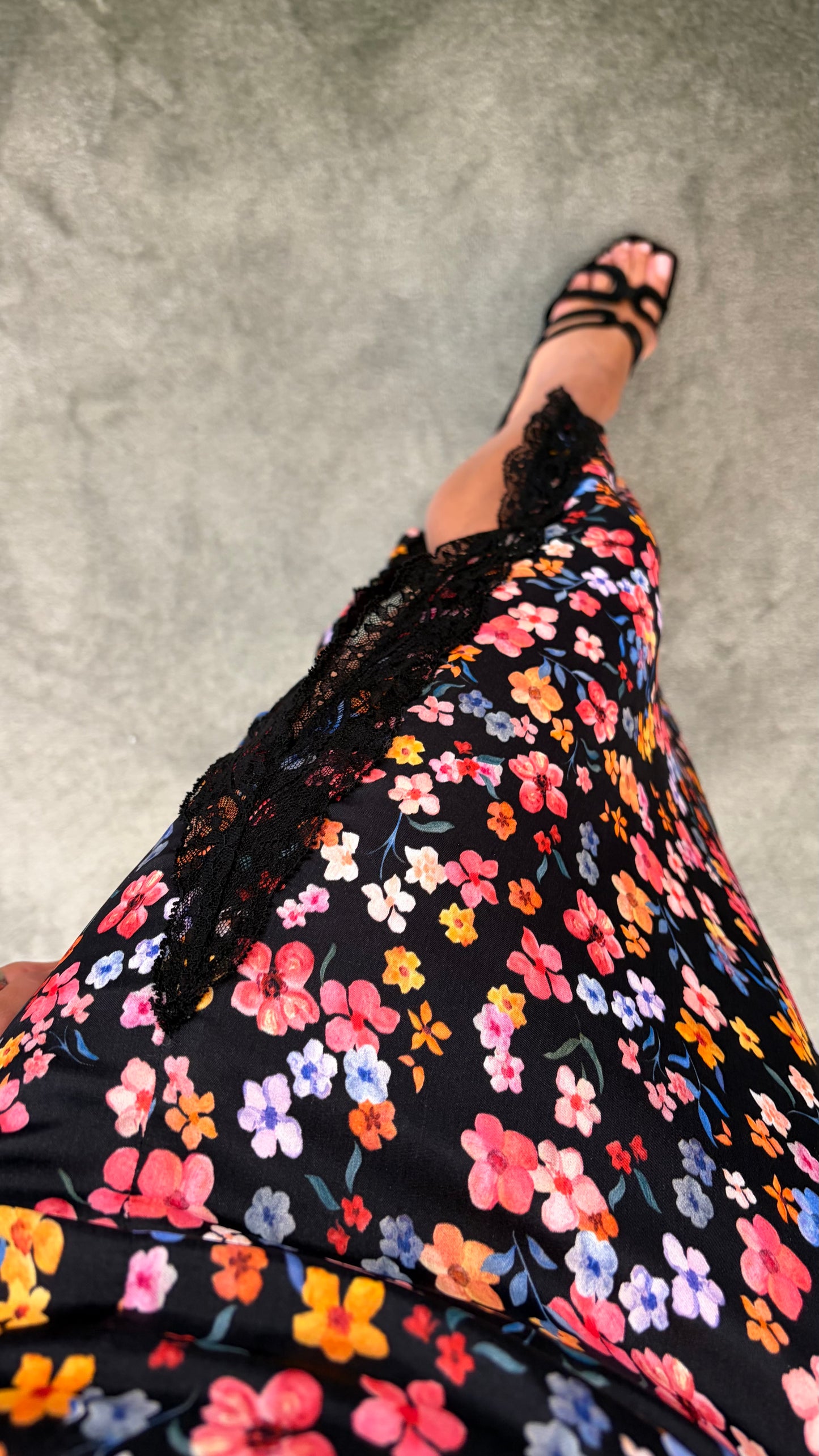 Gonna midi ivy MAR DE MARGARITAS nera con fiorellini