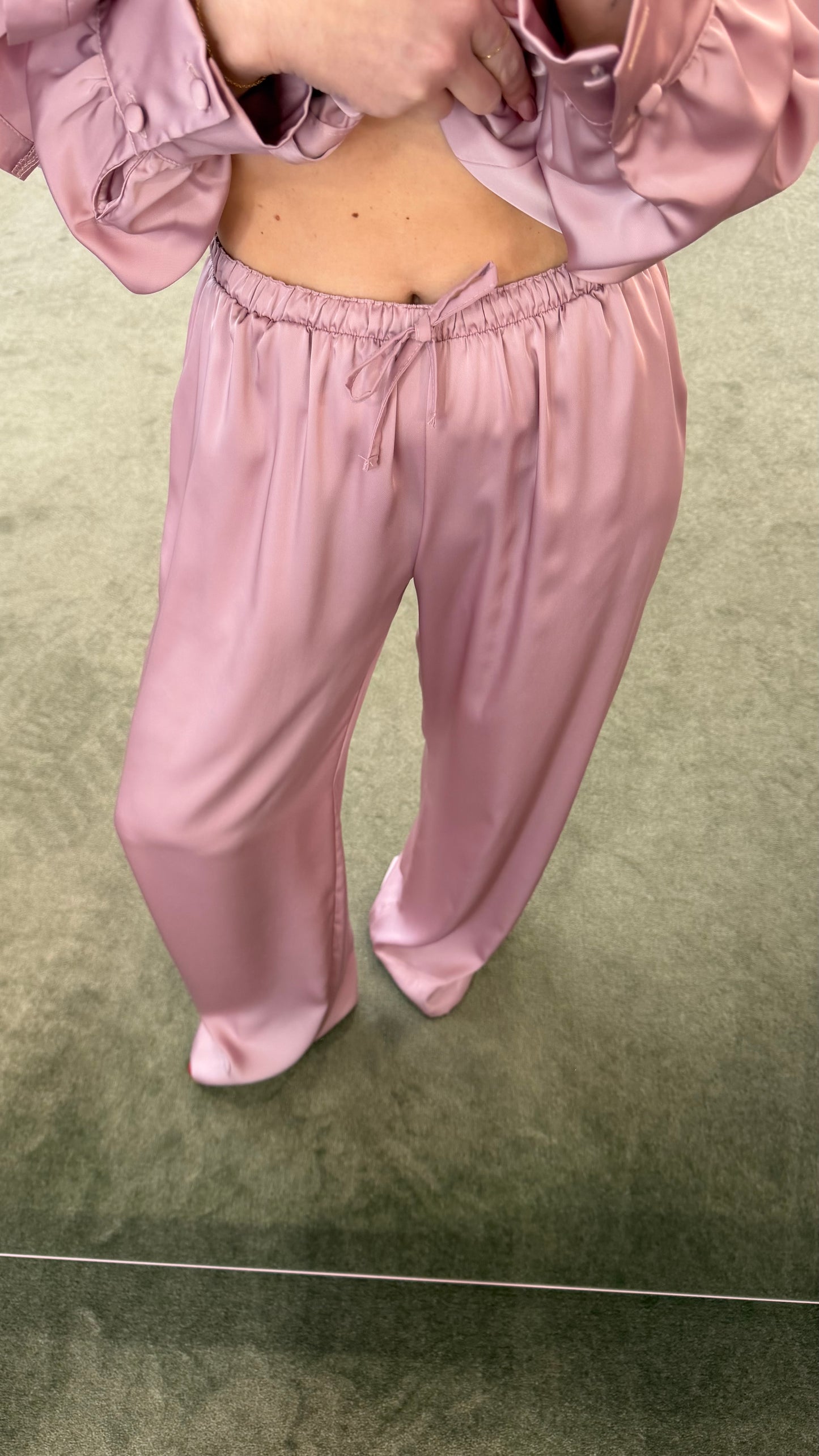 Pantaloni rosa in satin ks