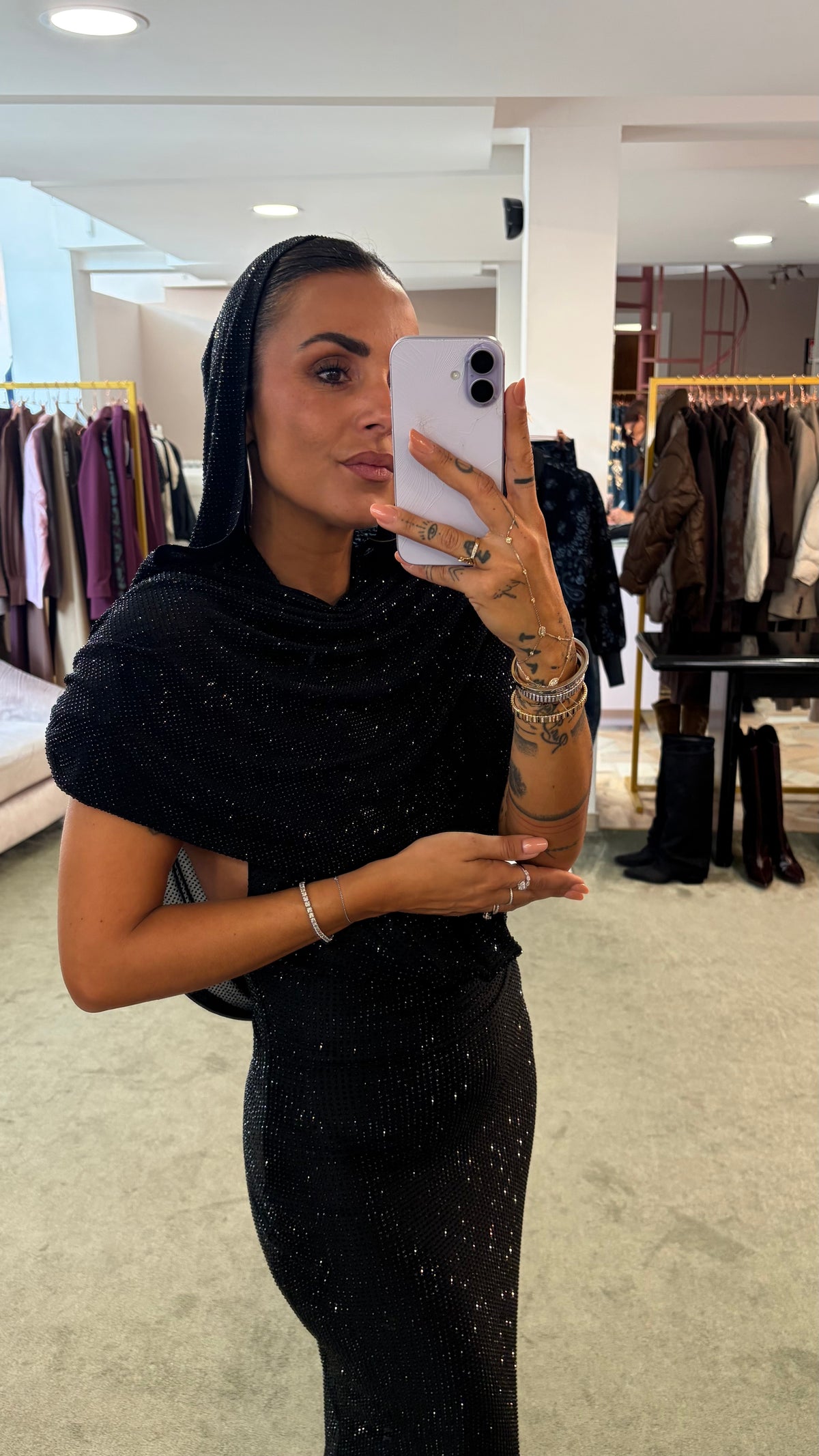 Abito lungo kuta nero a sirena con scollo drappeggiato tw