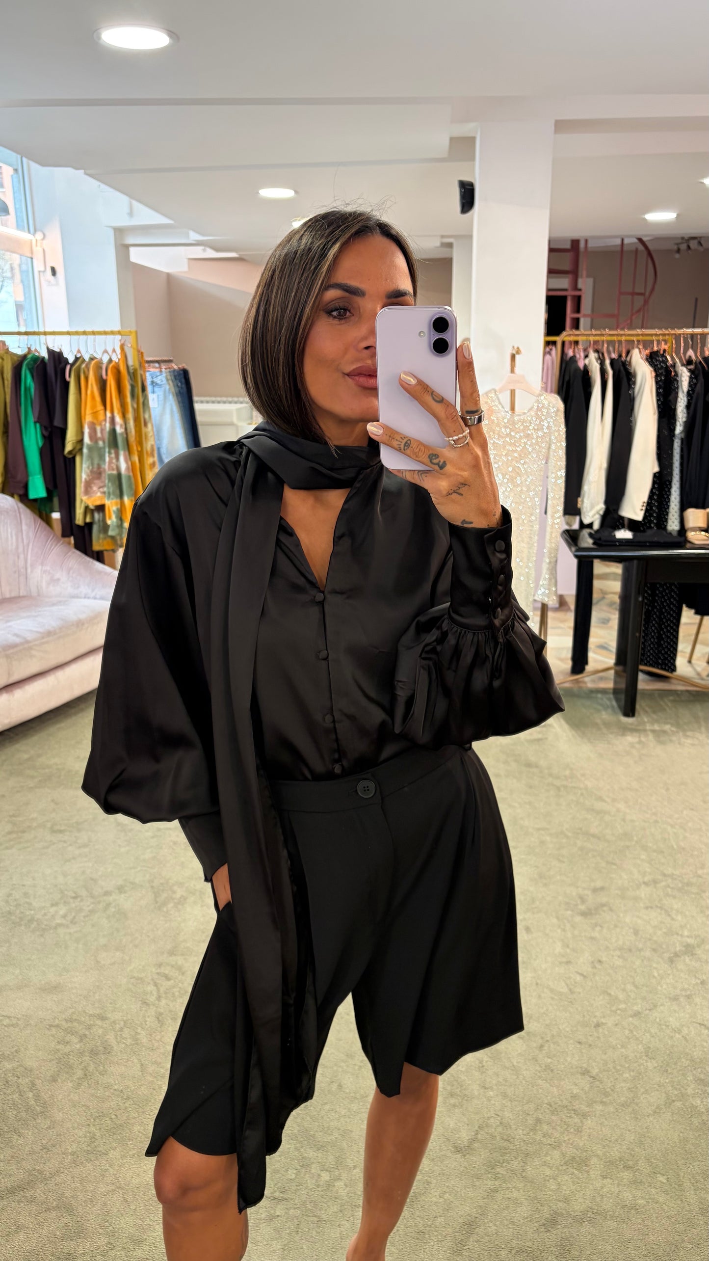 Camicia nera satin con sciarpina gl