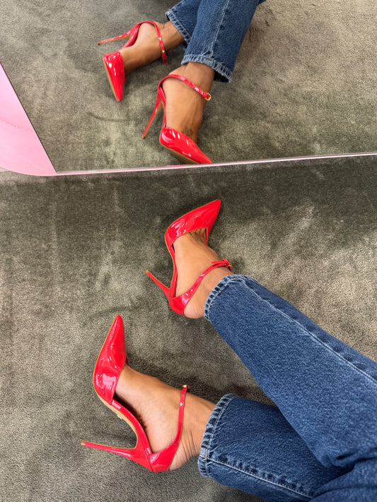 Décolleté rosse in vernice con cinturino