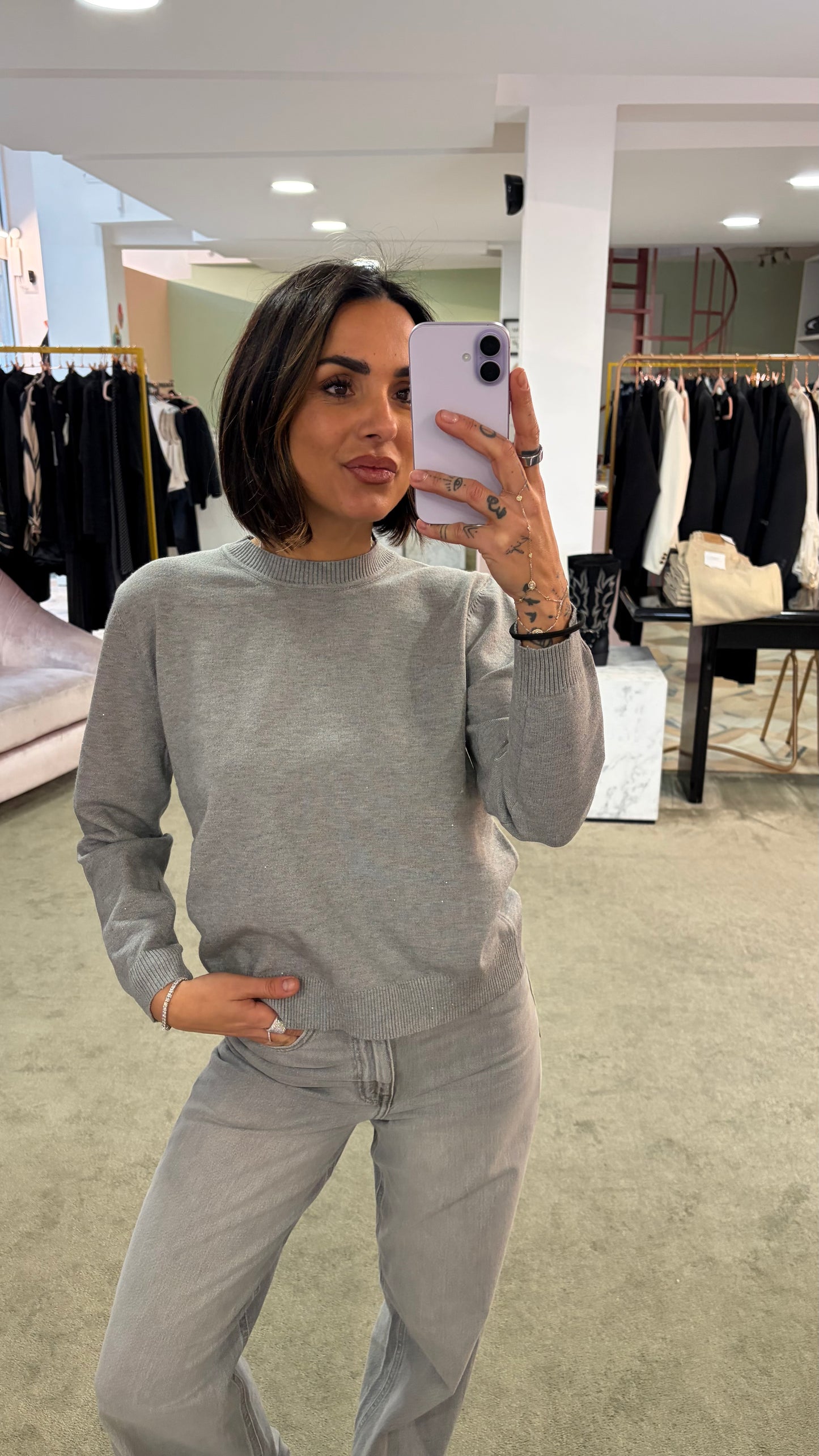 Maglione grigio girocollo con micropaillettes ay