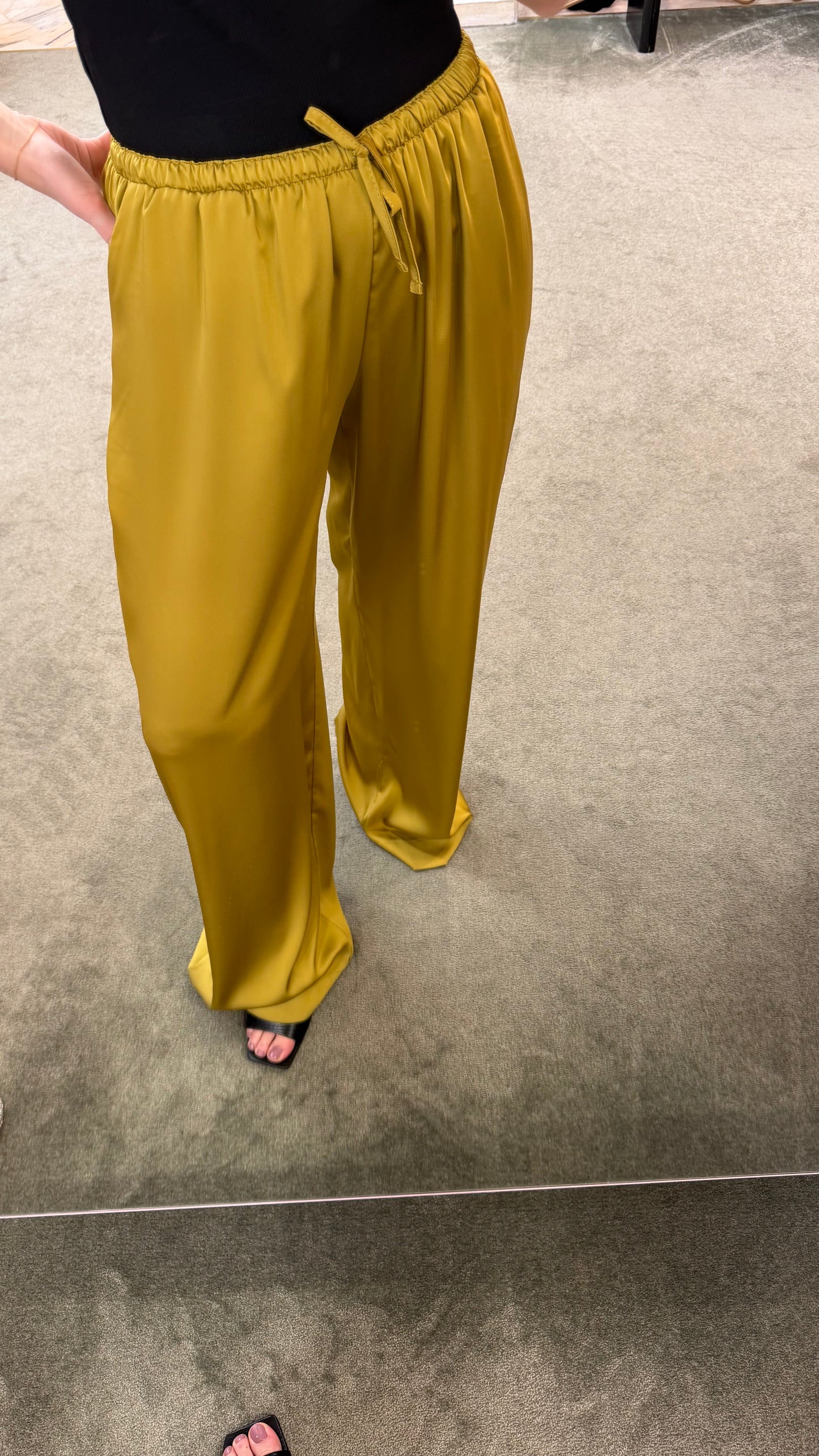 Pantaloni lime in satin ks