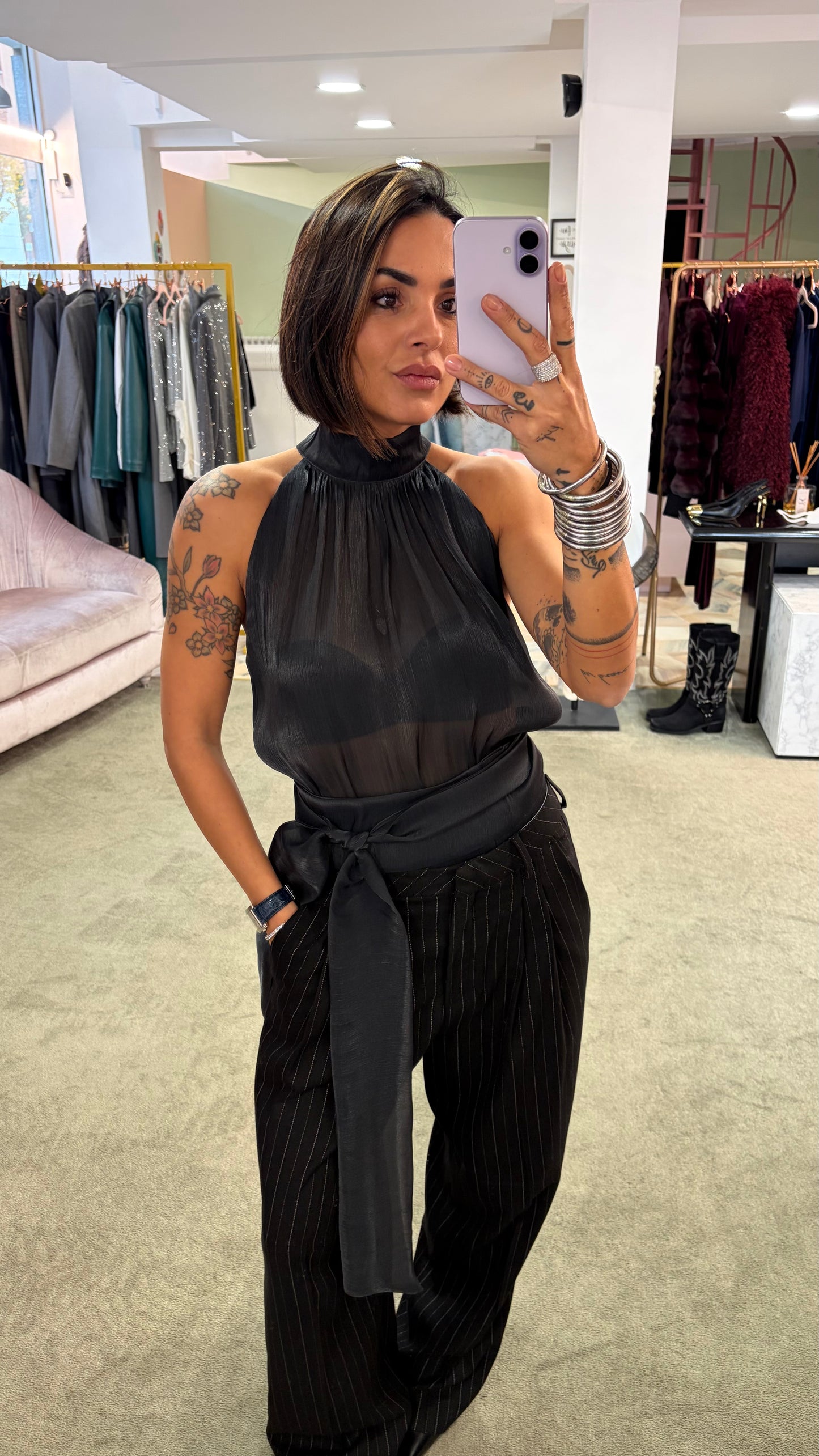 Camicia nera smanicata con sciarpina Actualee