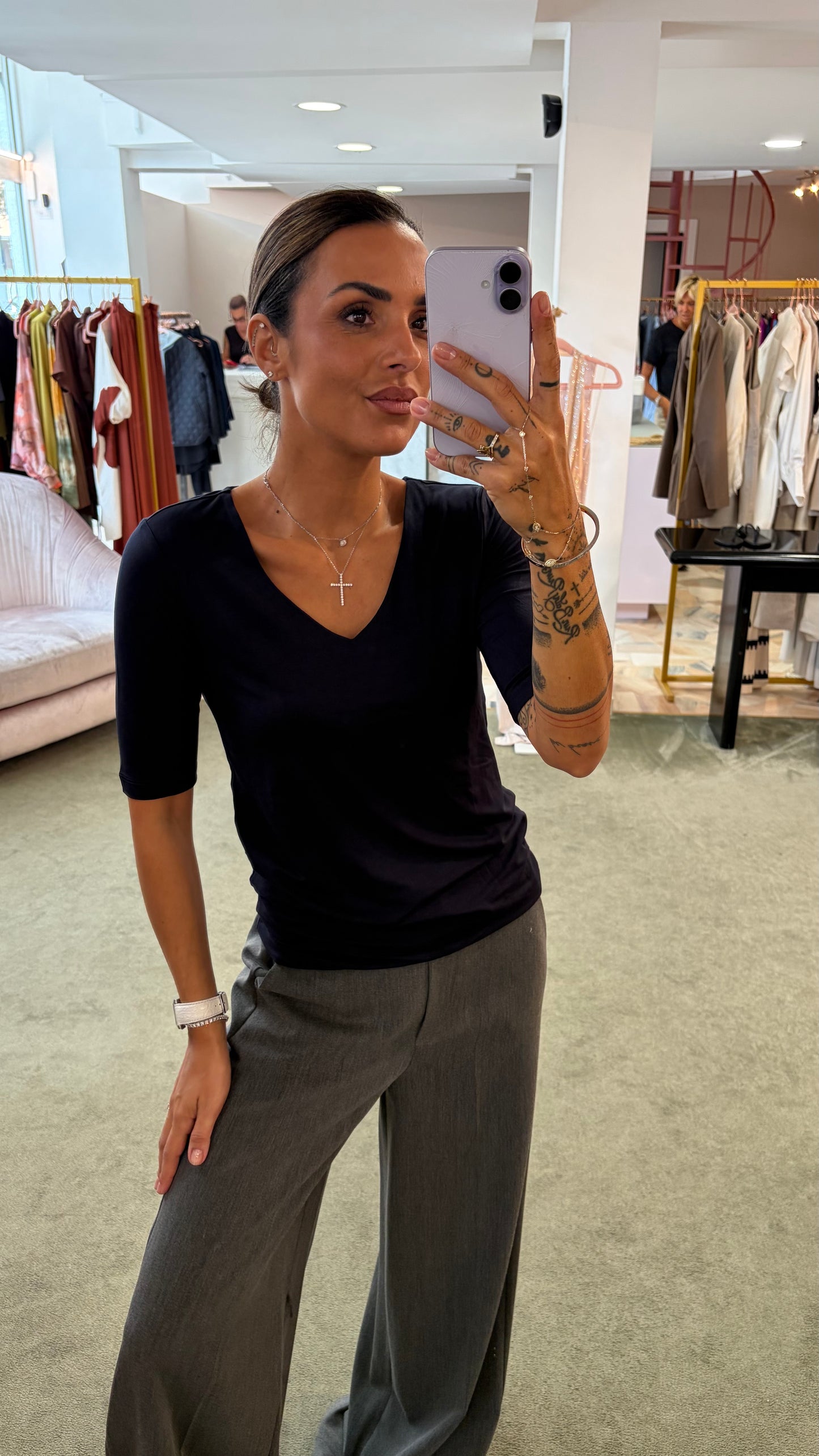 T-shirt blu notte scollo a v manica corta sy