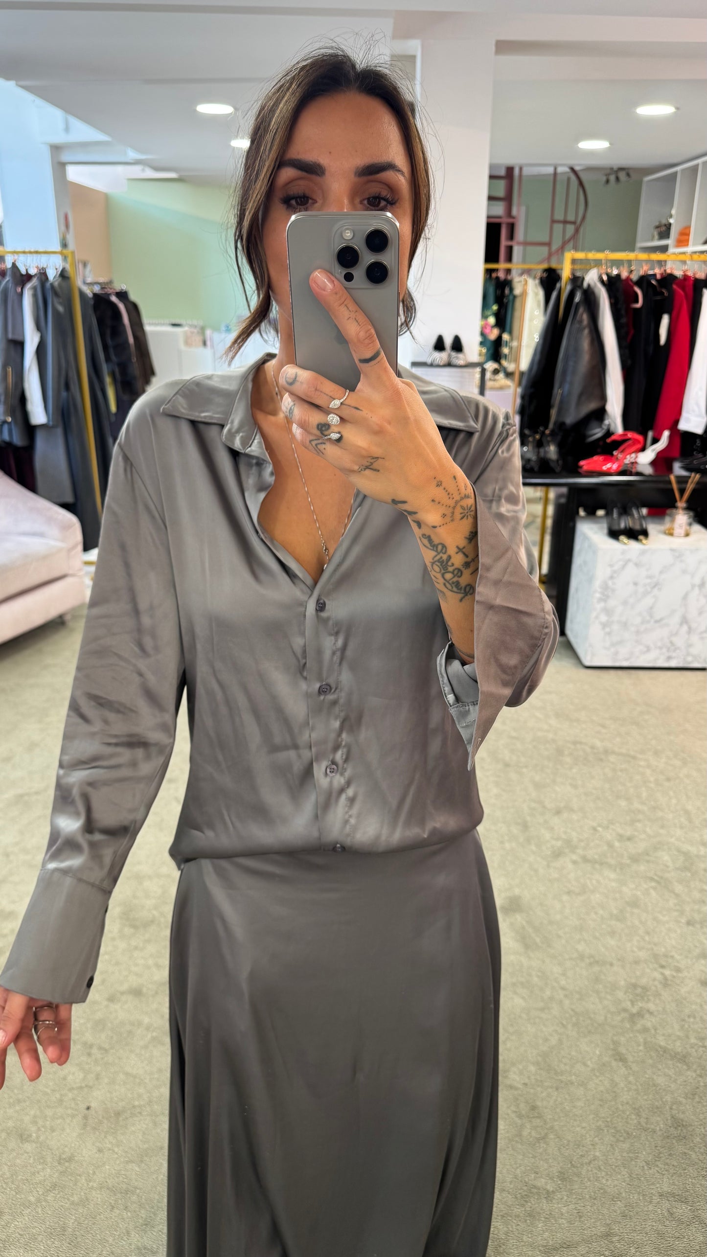 Camicia grigia effetto satin ay