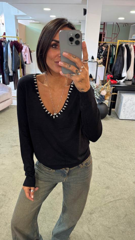 Maglione nero scollo a v con pietre bj