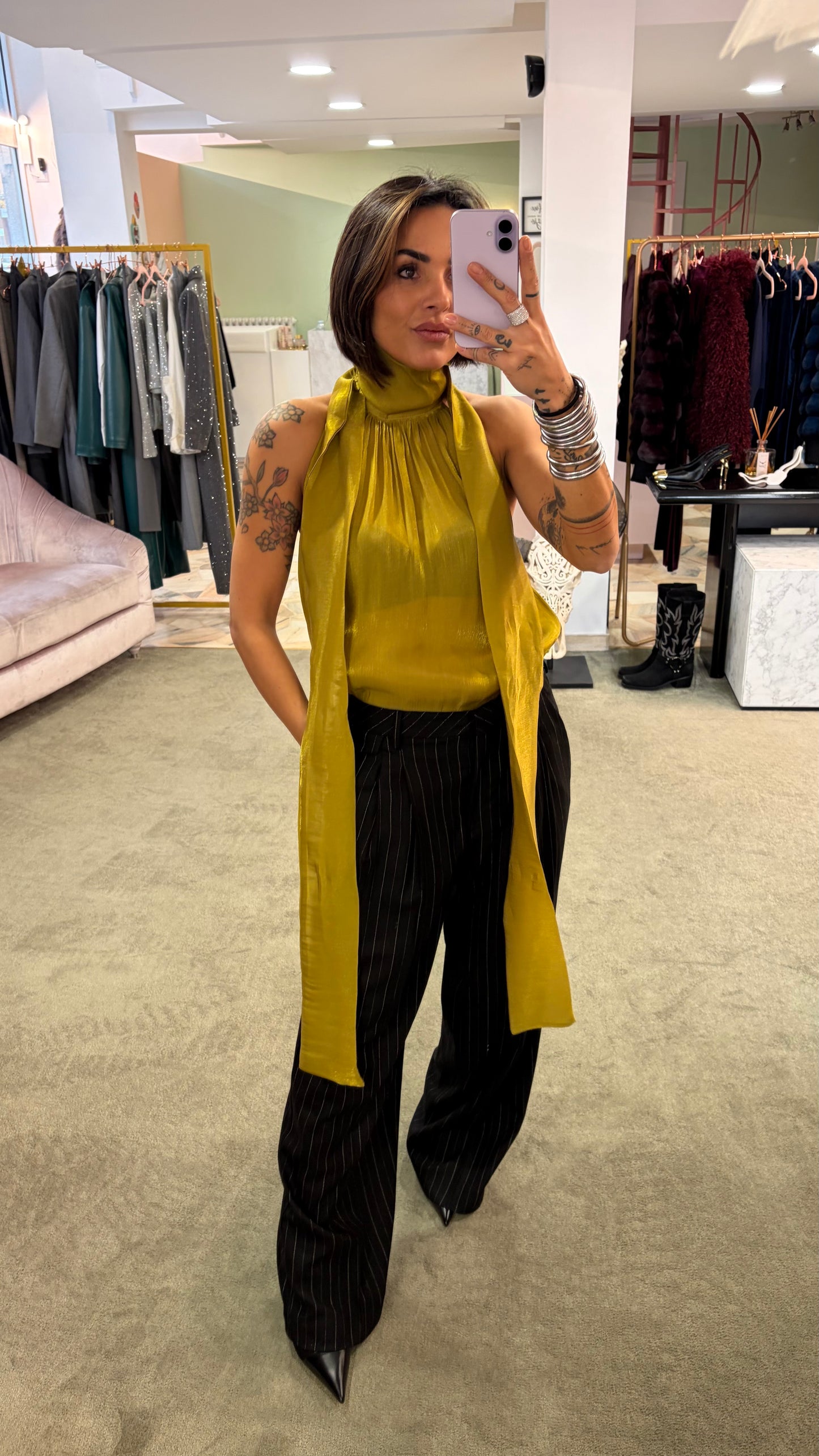 Camicia oliva smanicata con sciarpina Actualee