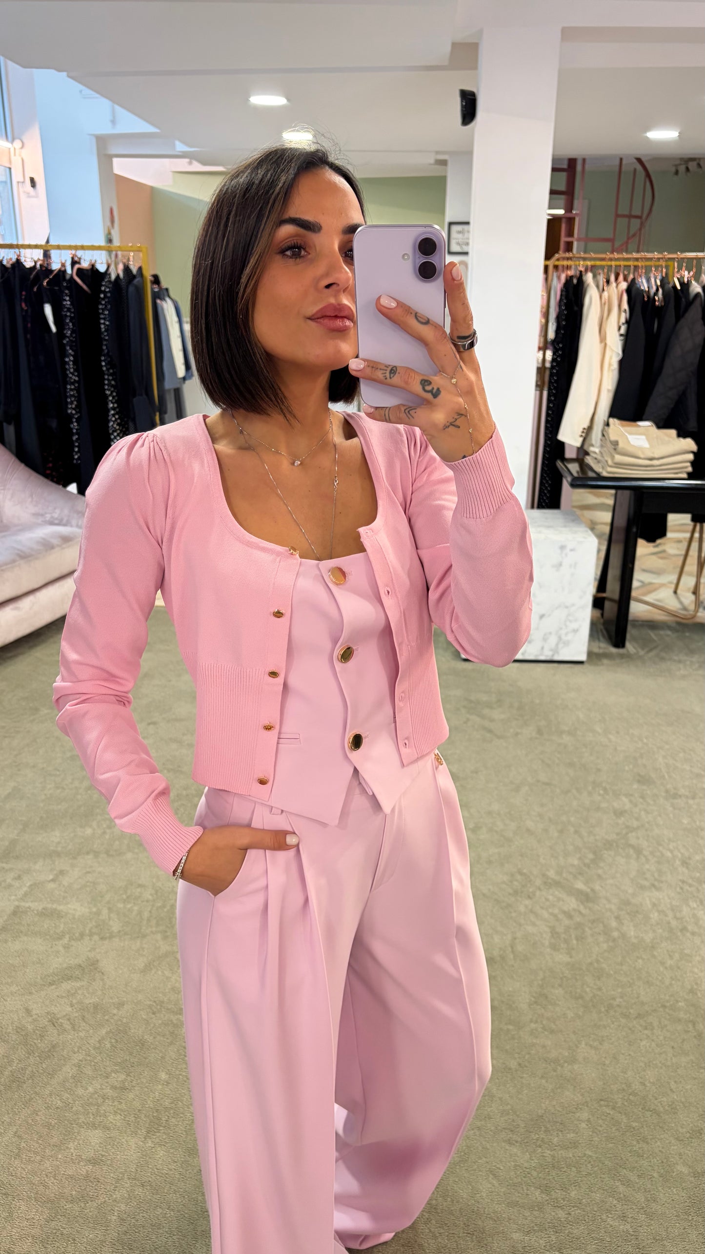 Gilet rosa scollo squadrato e bottoni oro fr