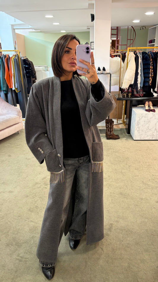 Cappotto over grigio con strass sulla tasca mq