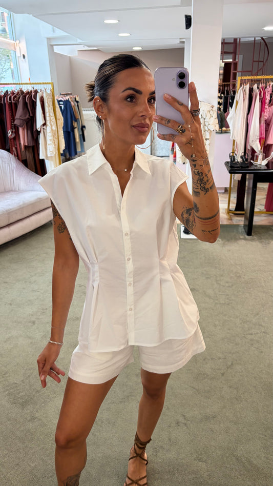 Camicia bianca sciancrata manica scesa sy