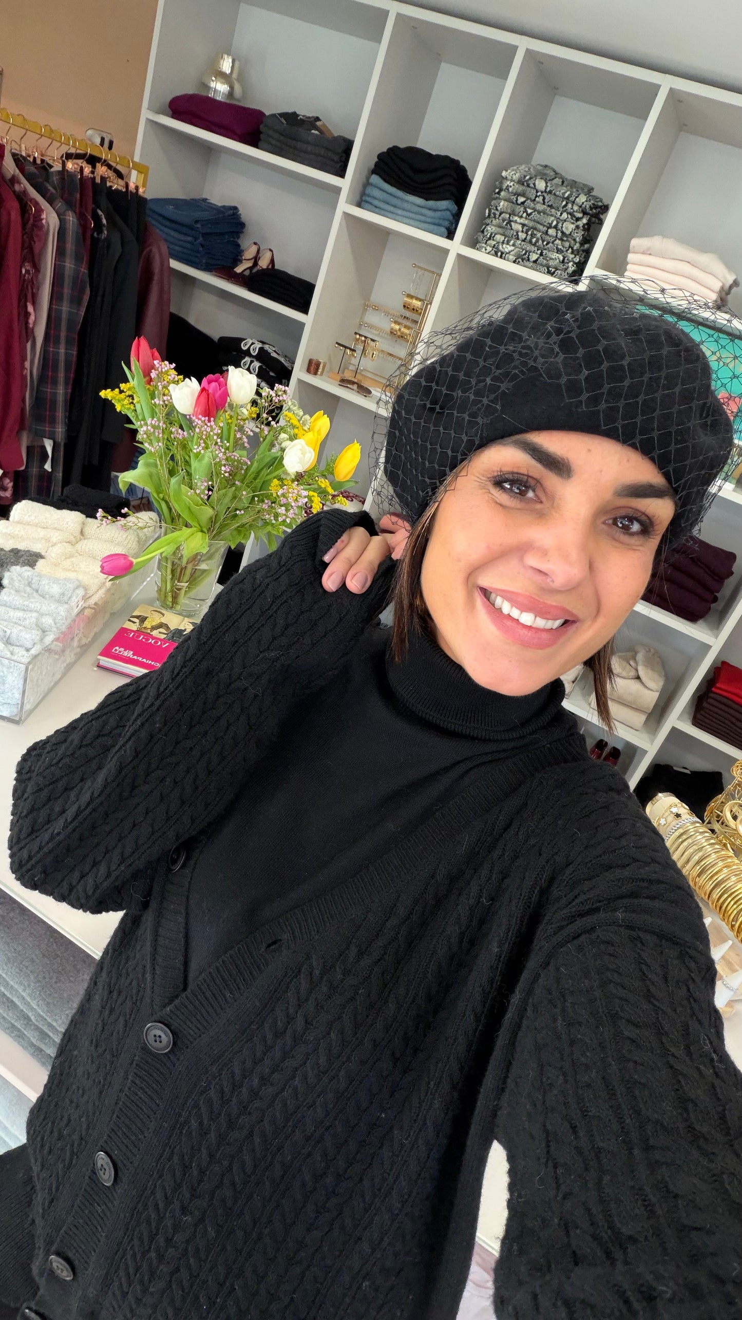 Basco in lana con veletta nero