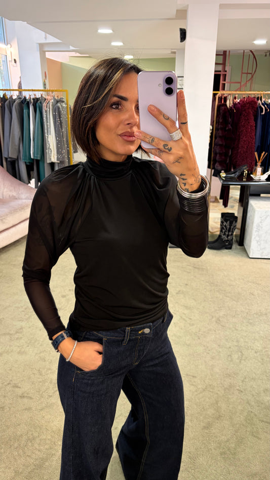 Lupetto nero con maniche a palloncino in tulle mq