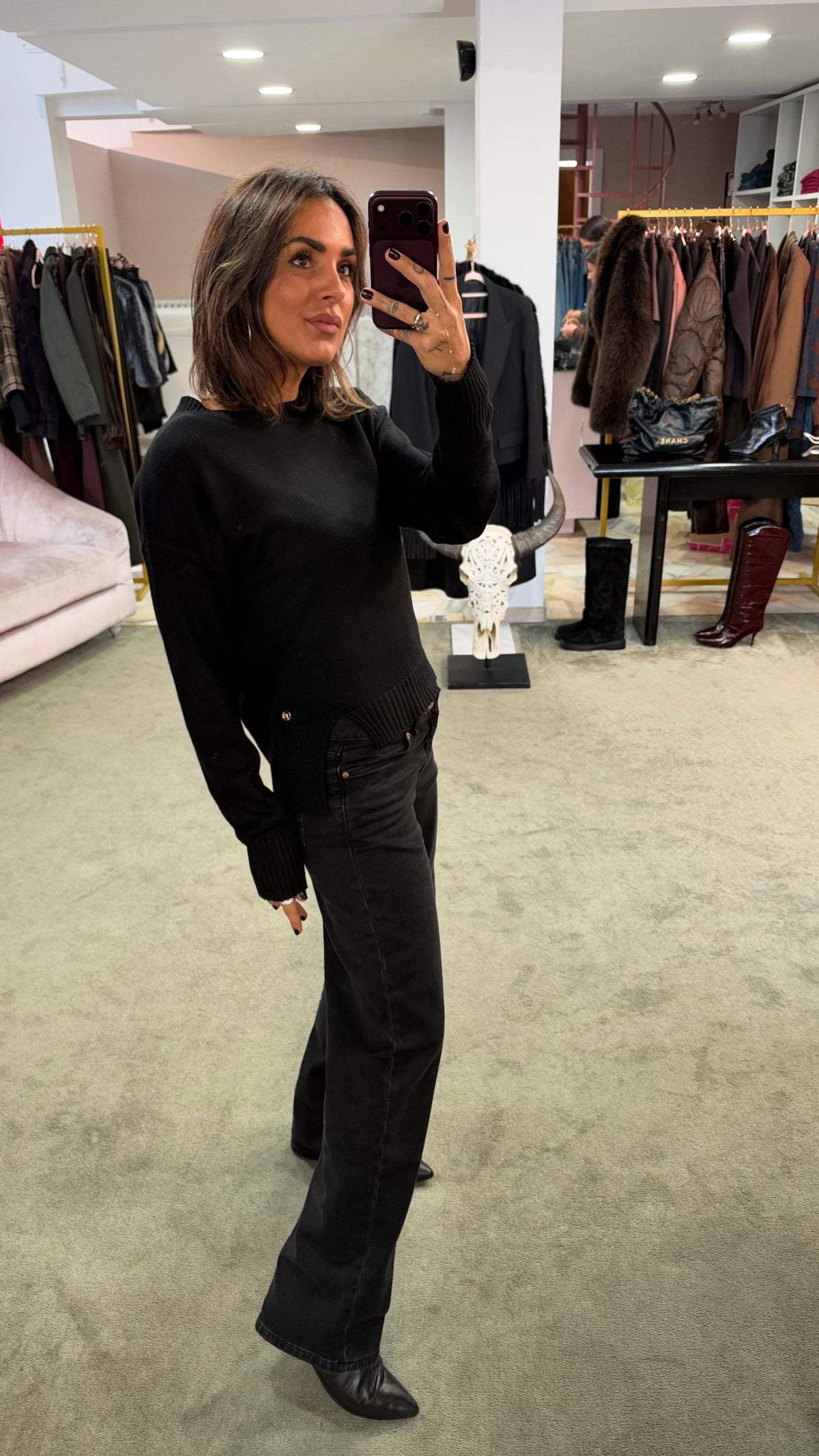 Maglione nero con spacchi asimmetrici tk