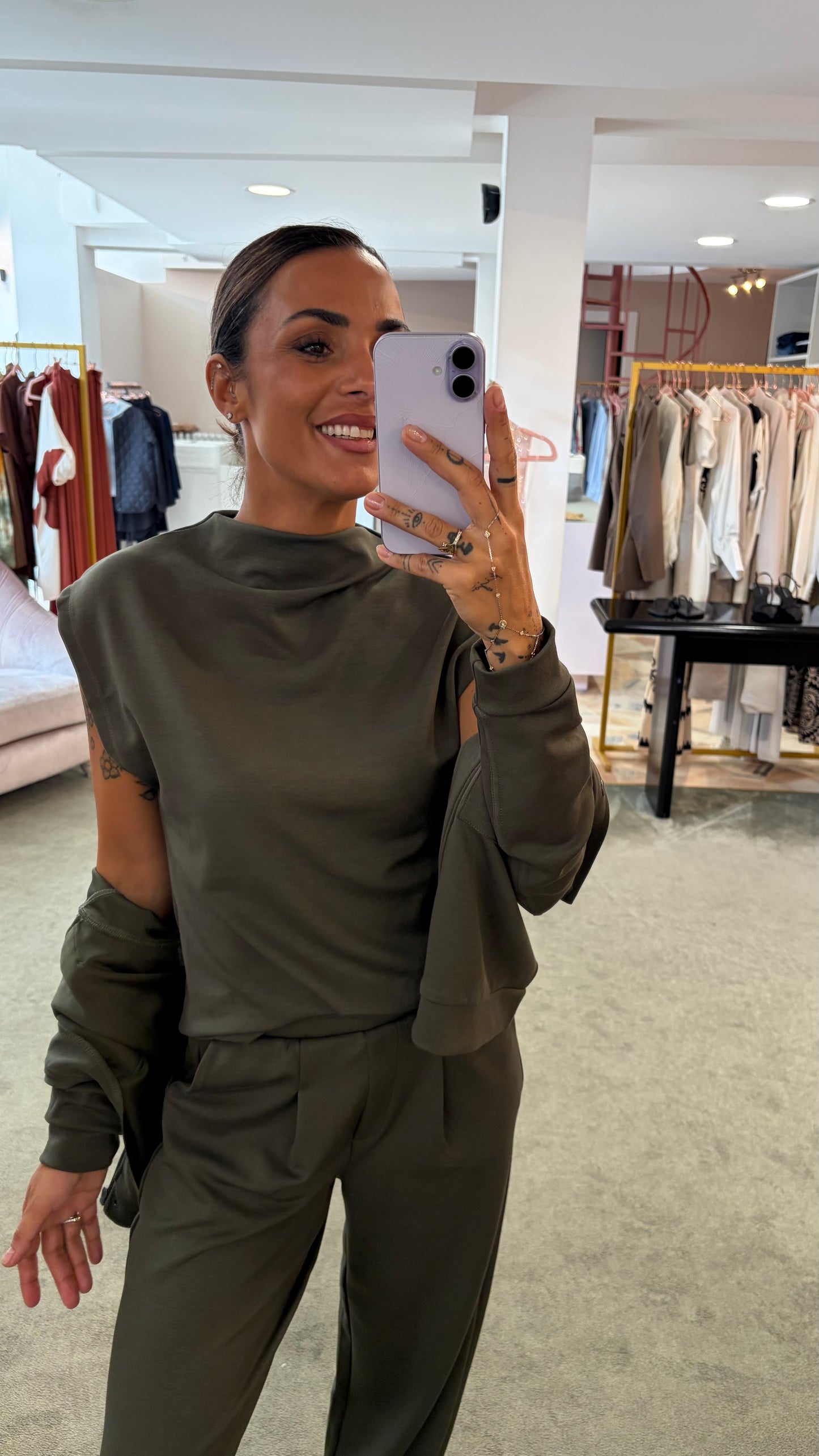 Felpa con zip verde militare in modal sy