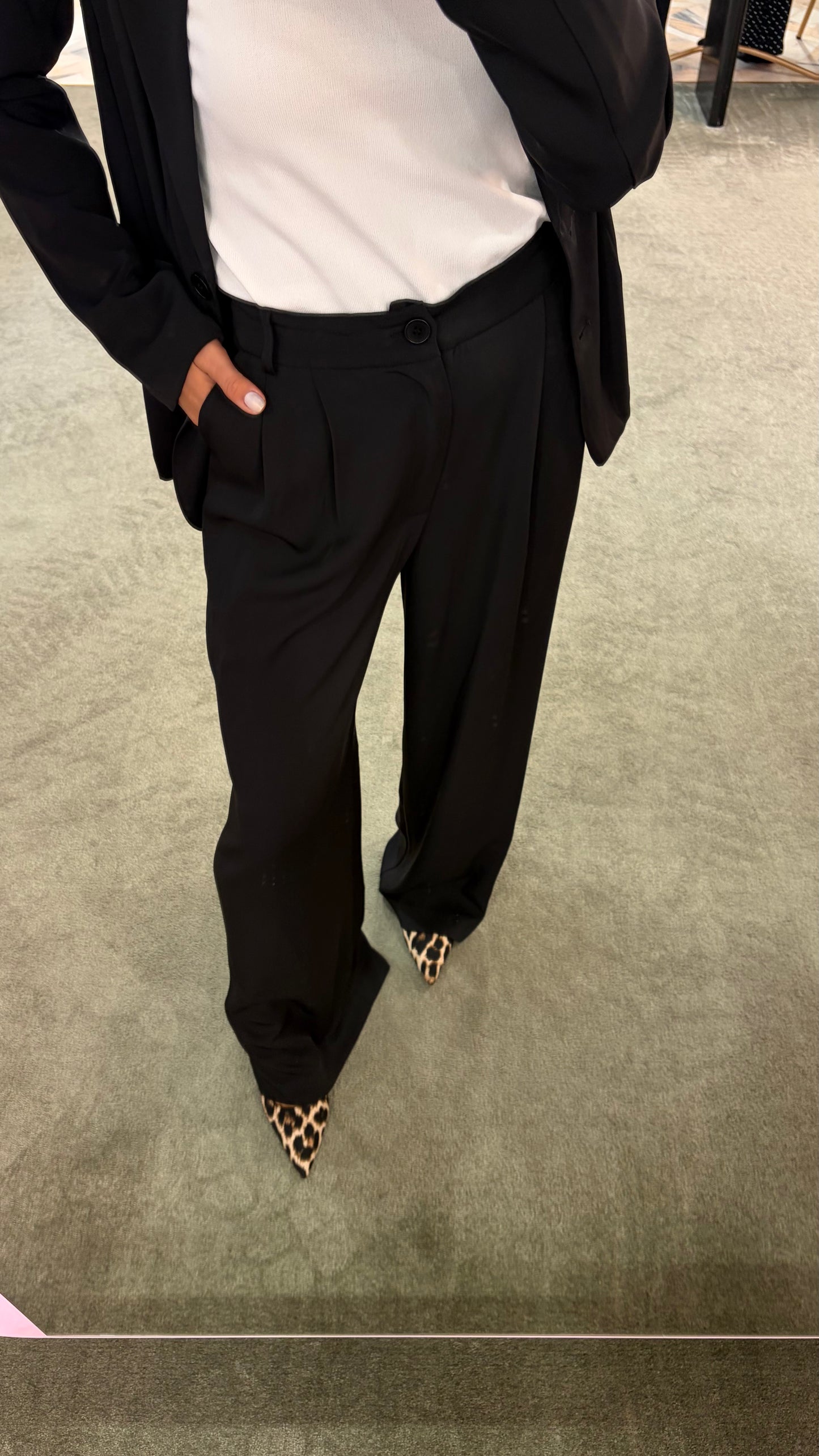 Pantaloni neri wide leg leggeri ay