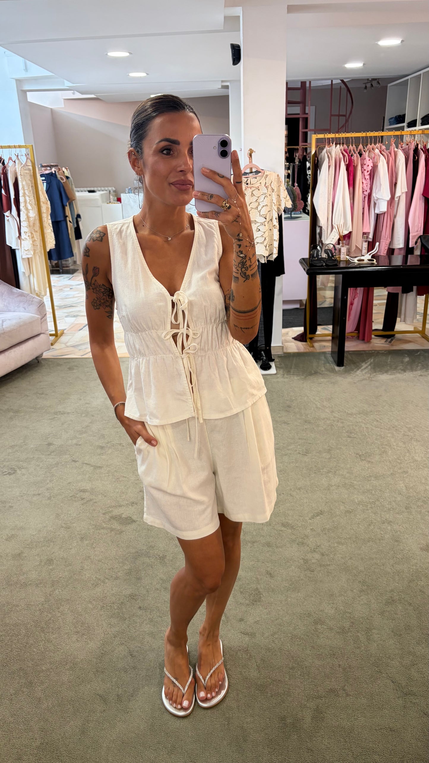 Shorts bianco panna con pences ed elastico jx