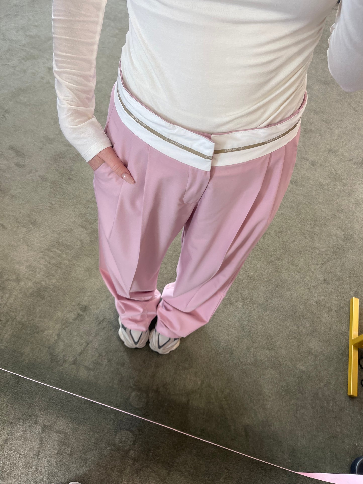 Pantaloni rosa wide leg con risvolto hinnominate