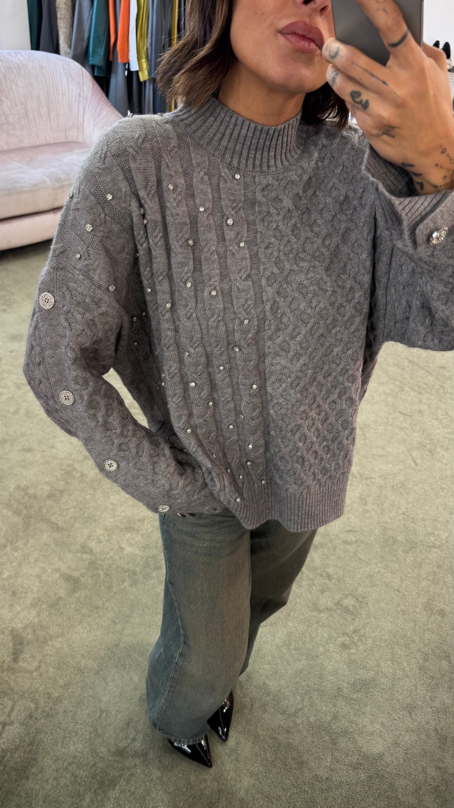 Maglione grigio a trecce con pietre fr