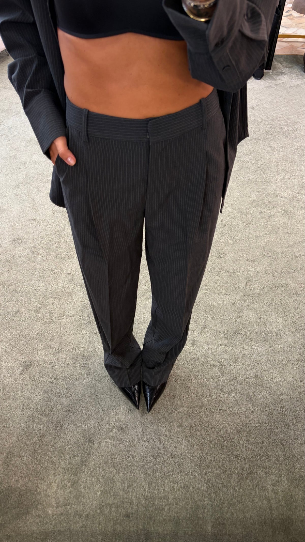 Pantaloni grigi gessati con pences aw