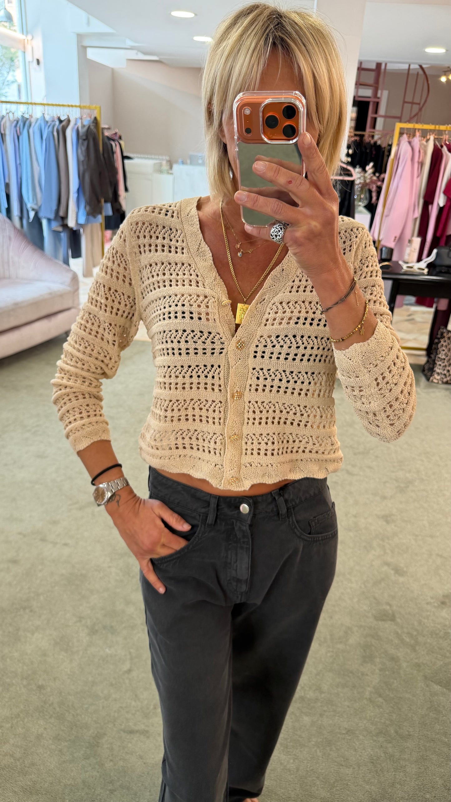 Cardigan sabbia traforato con bottoni gioiello bj