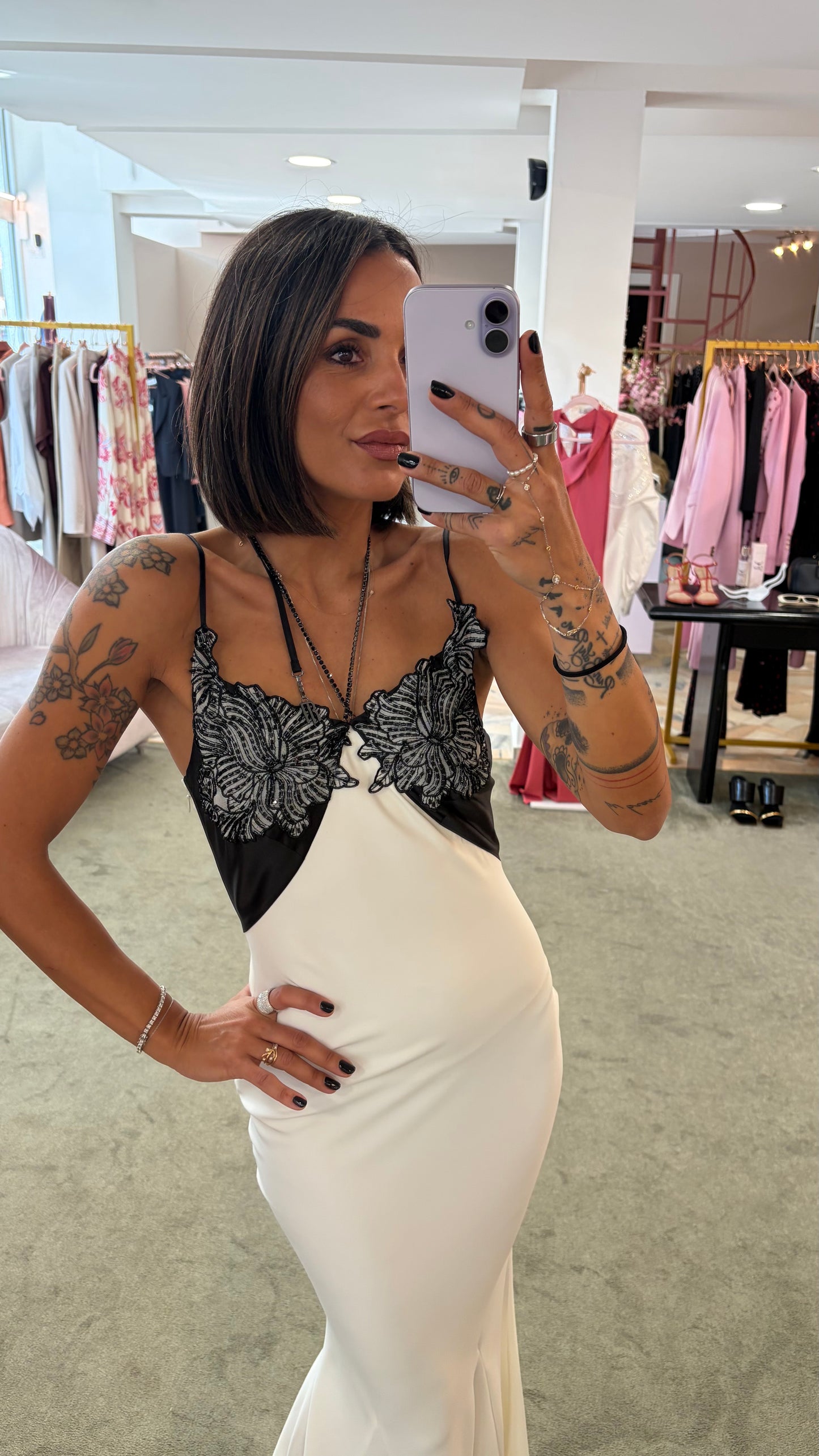 Abito lungo bianco sottoveste con ricami e collana crystal fr