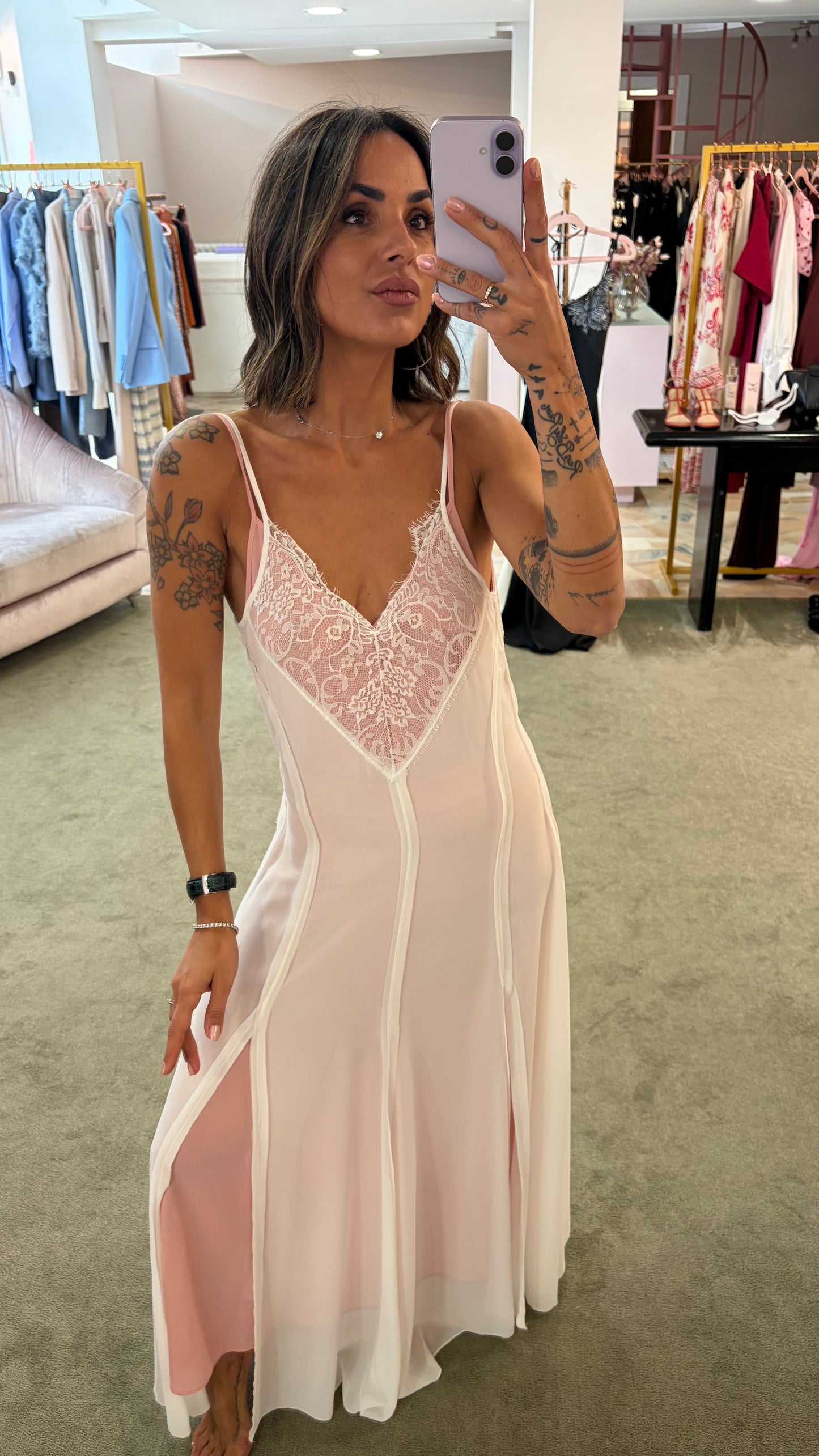 Abito lungo rosa e bianco sottoveste con inserti in pizzo fr