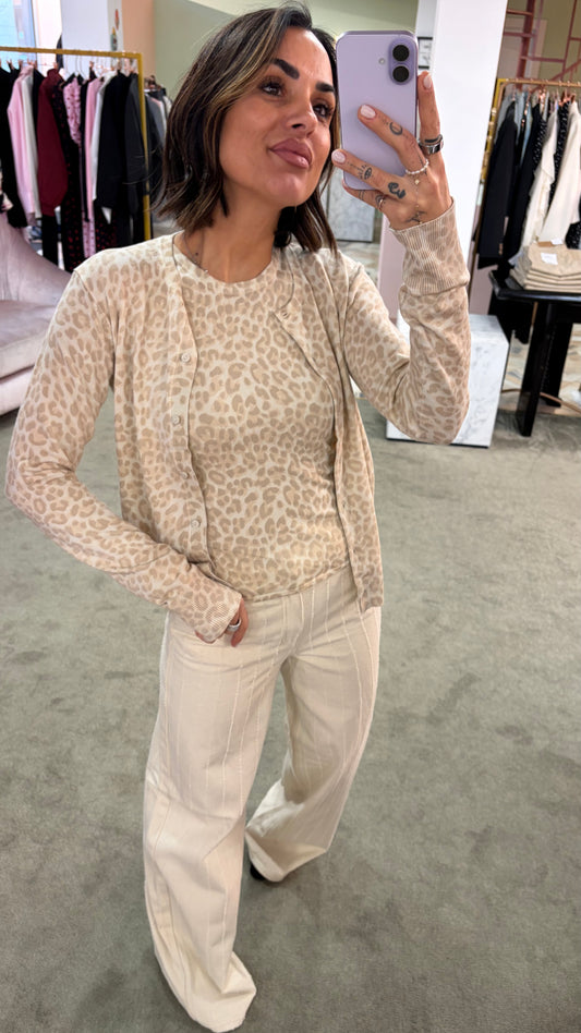 Cardigan e canotta in maglia beige leopardato jx