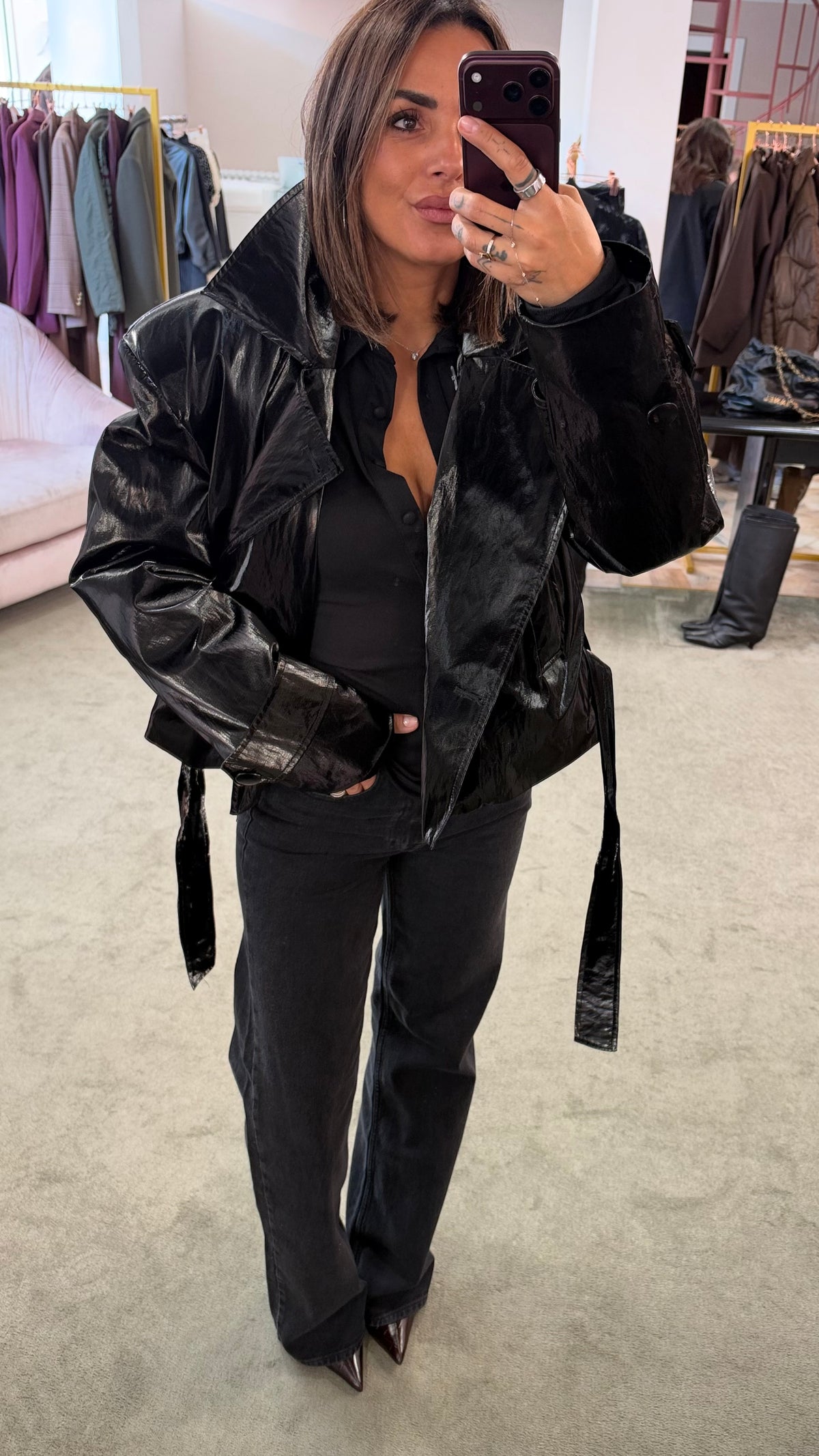 Mini trench bomber nero spalmato lucido corto ks