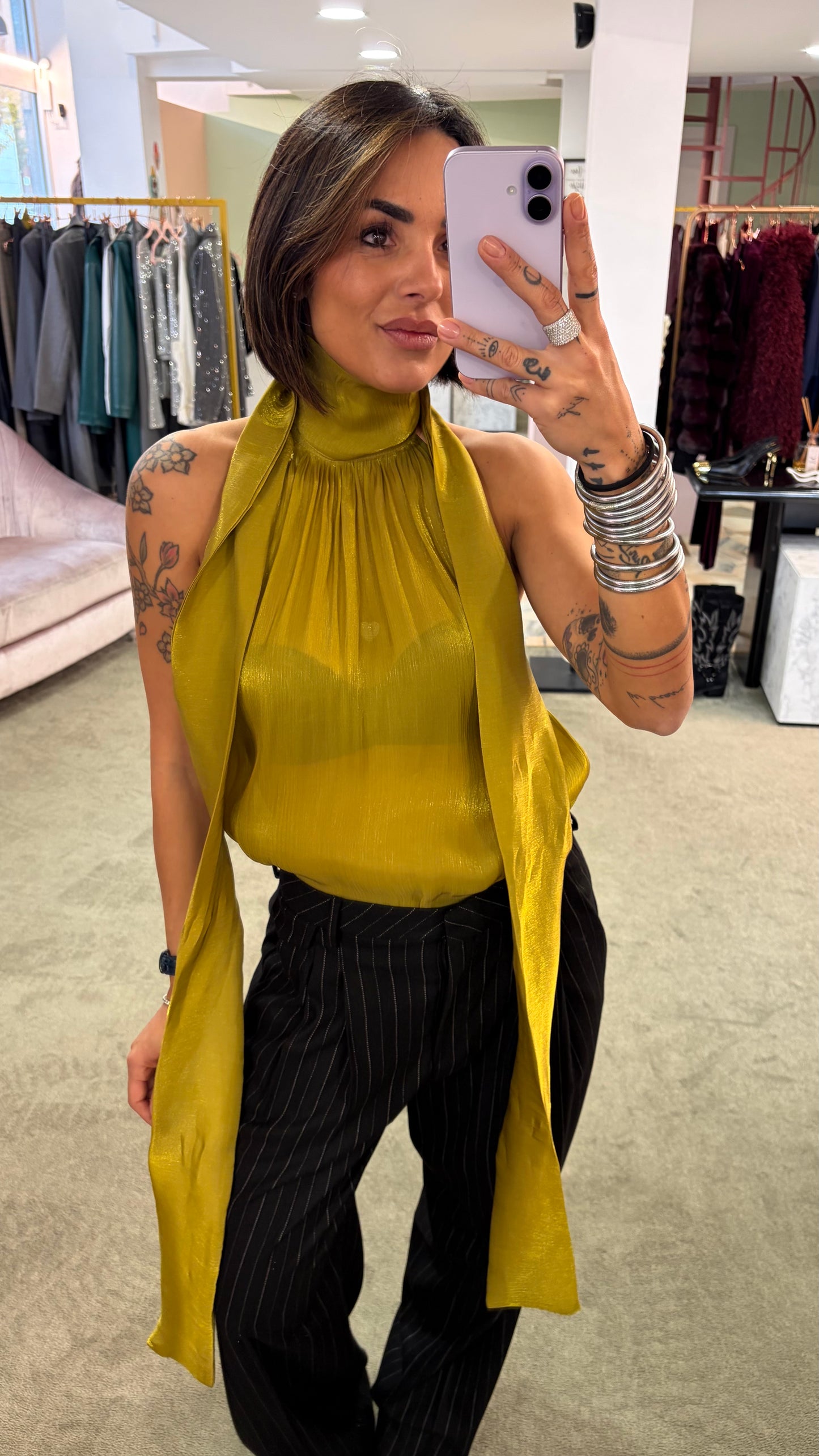 Camicia oliva smanicata con sciarpina Actualee