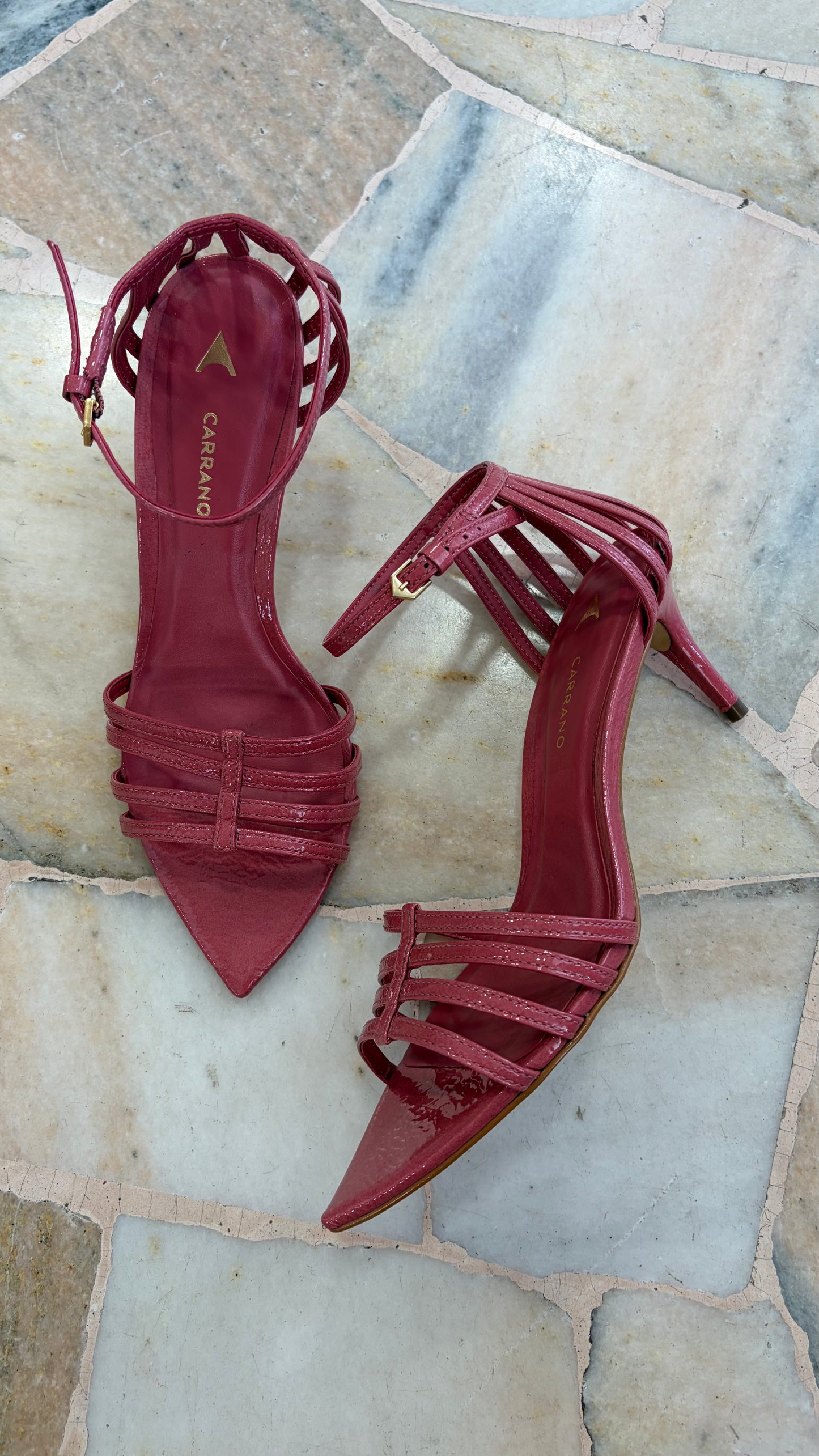 Sandalo rosa blush in vernice con listini