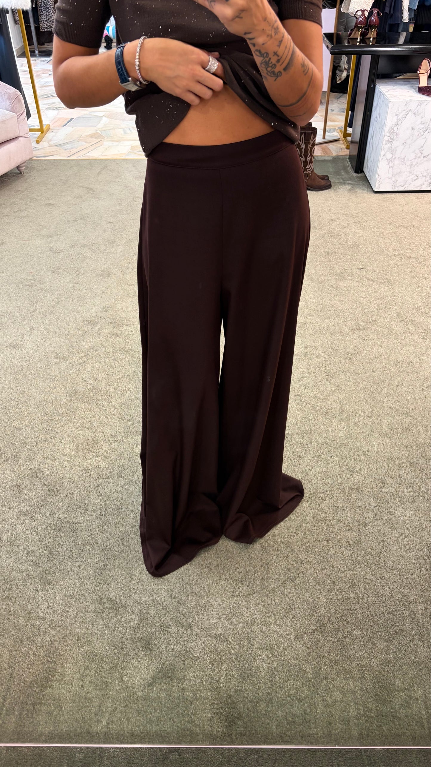 Pantaloni marroni a palazzo mq