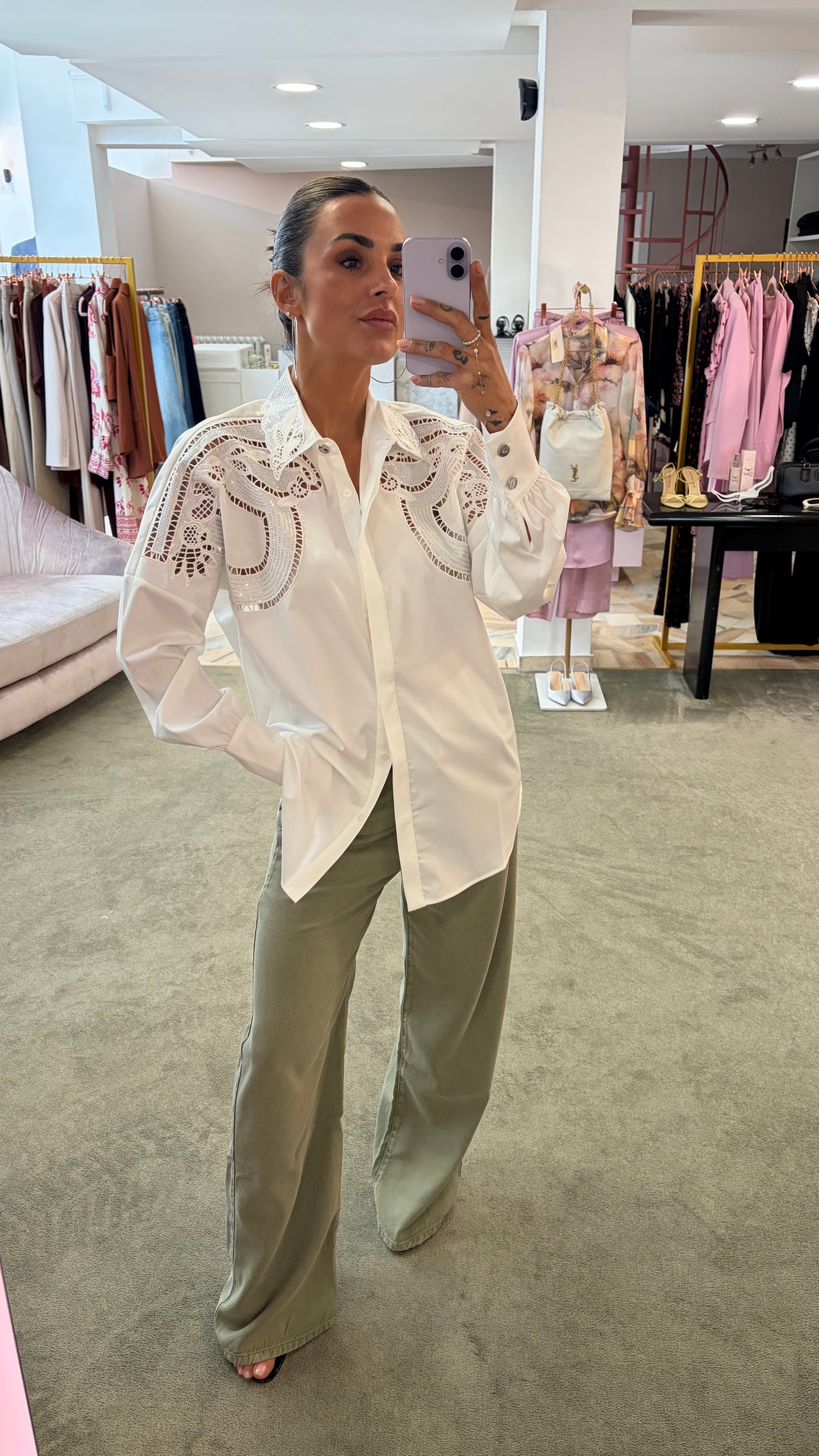 Camicia bianca con ricami e cristalli fr