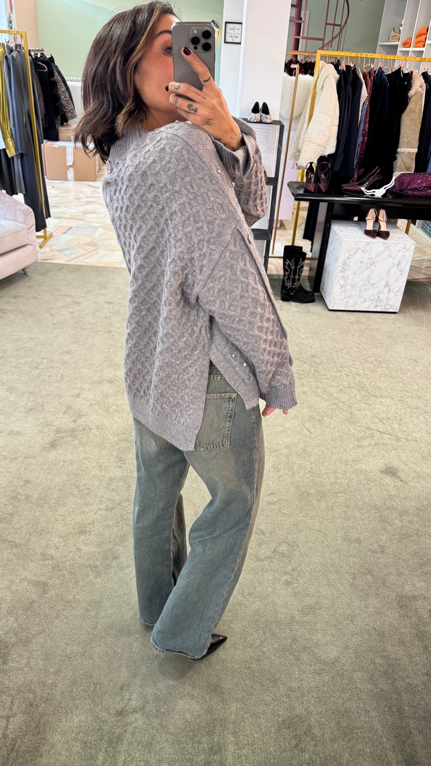 Maglione grigio a trecce con pietre fr