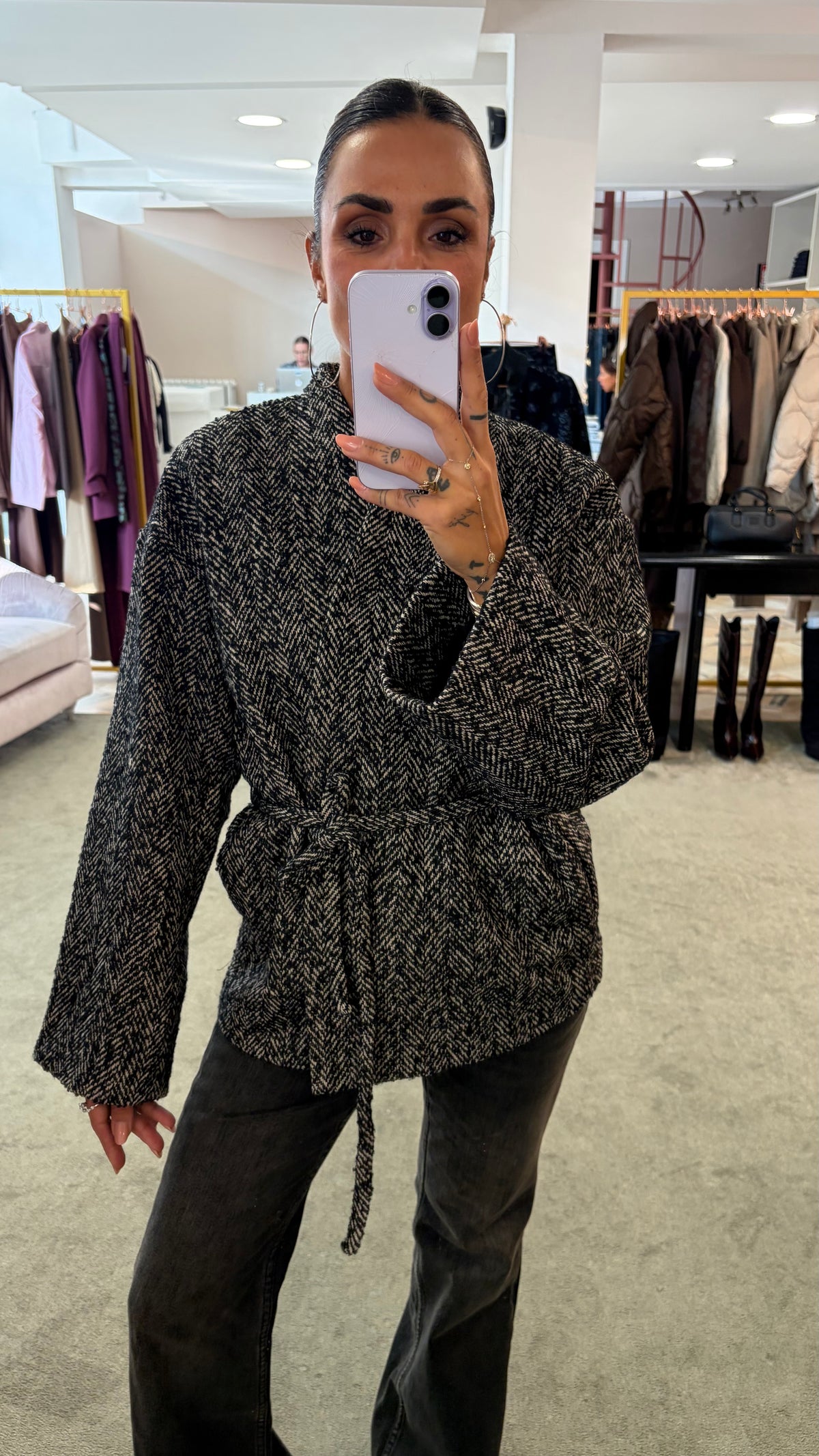 Giacca cappotto kimono spigato nero e panna con cintura aw