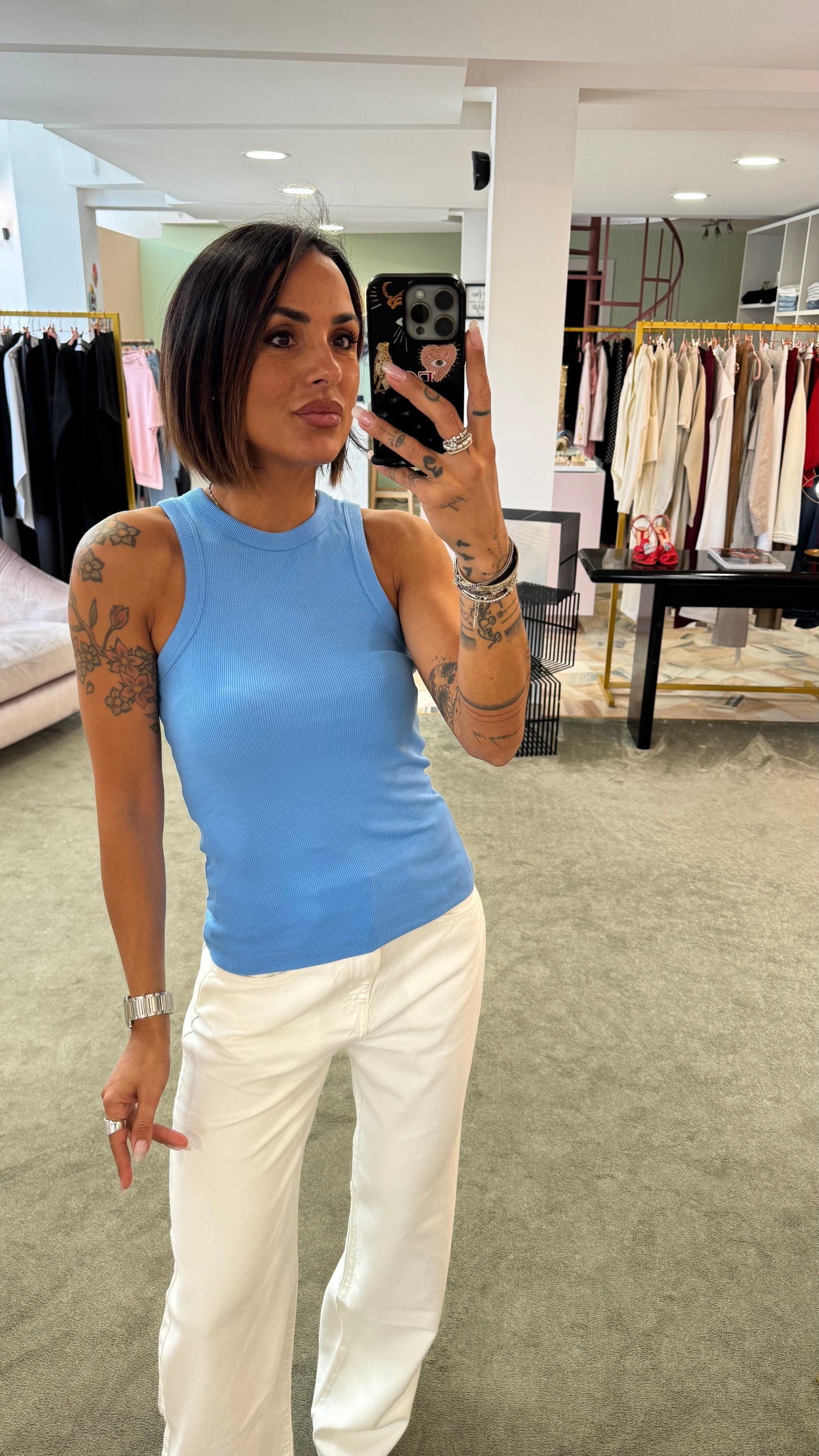 Canotta azzurra a costine scollo all'americana jx