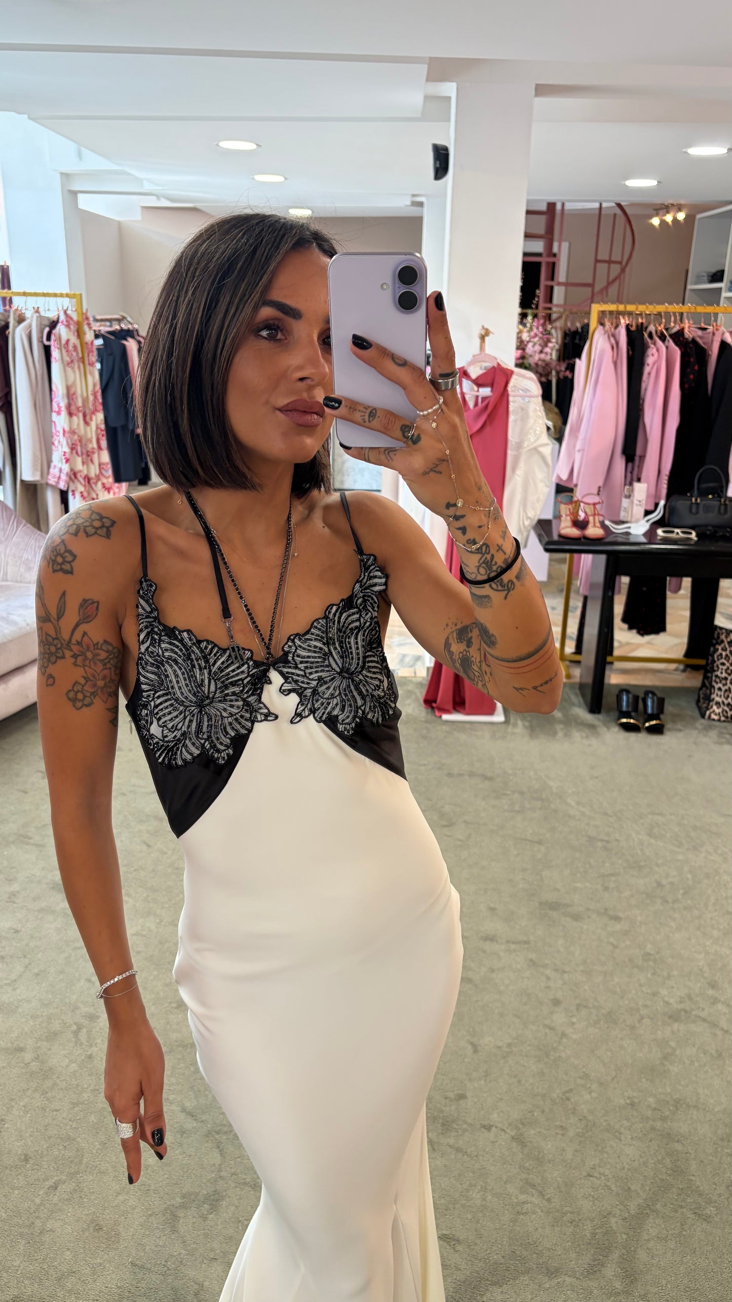 Abito lungo bianco sottoveste con ricami e collana crystal fr