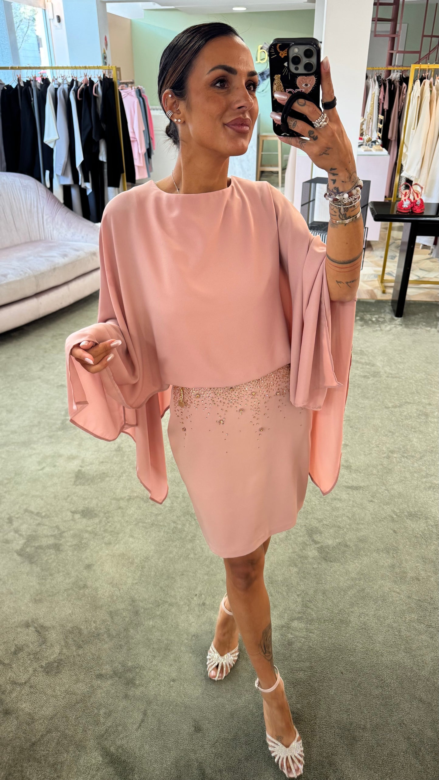Abito rosa con cristalli manica kimono fr
