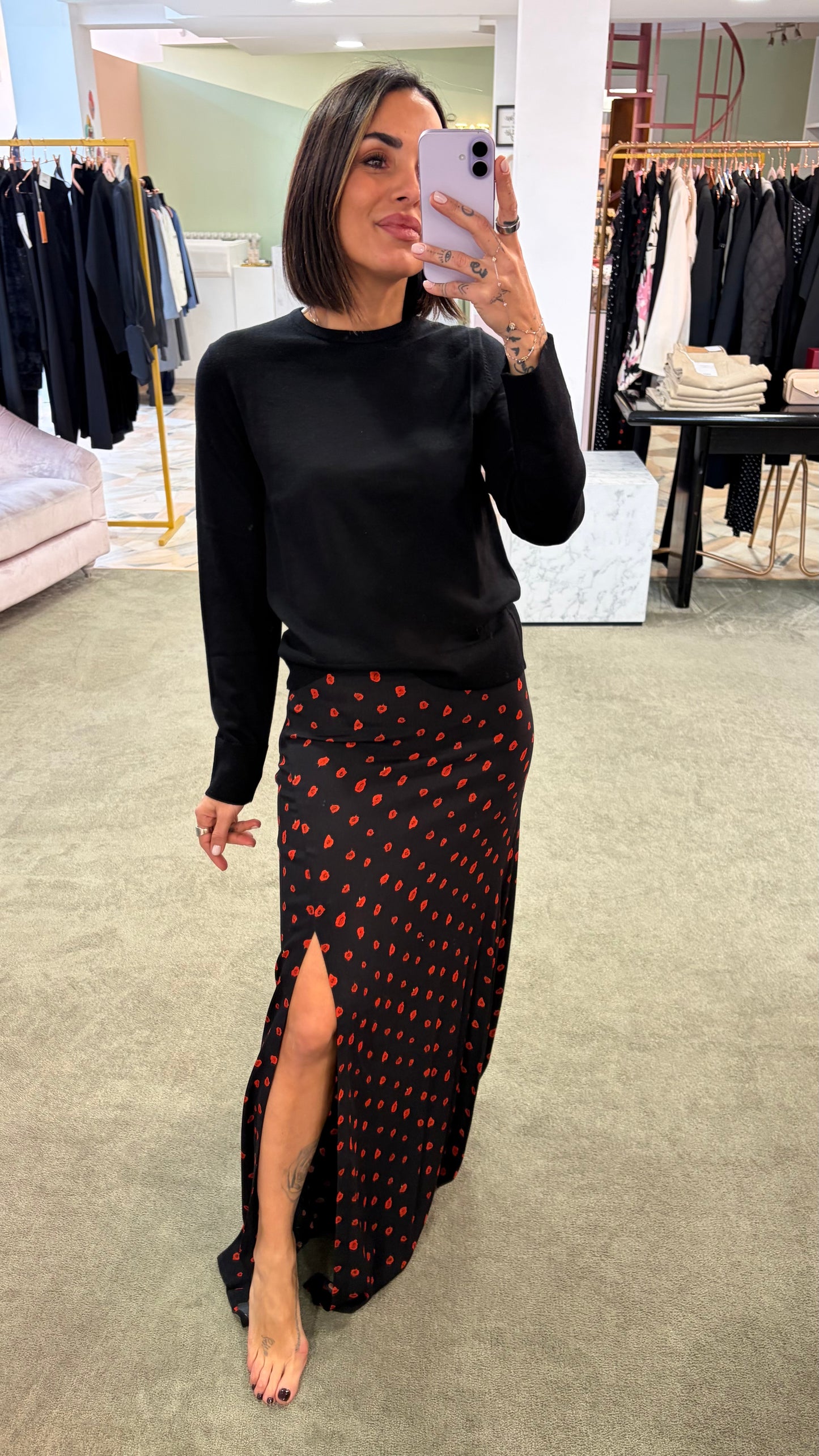 Gonna lunga anita MAR DE MARGARITAS nera e fiori rossi con spacco