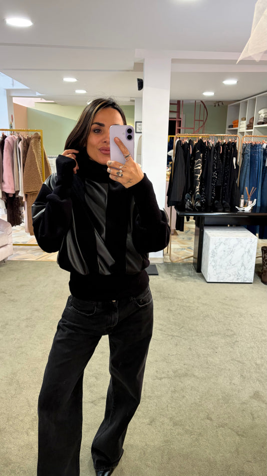 Maglione collo alto nero con inserti in ecopelle mq