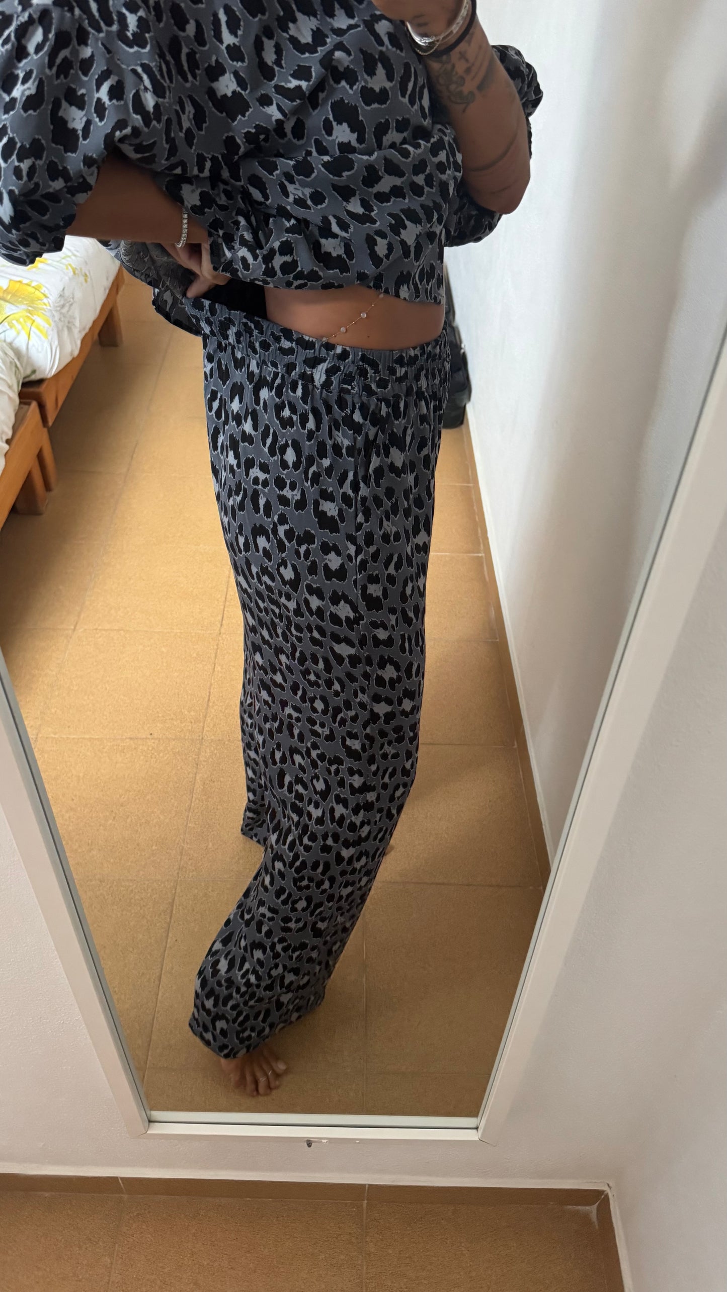 Pantaloni leopardati grigi sy