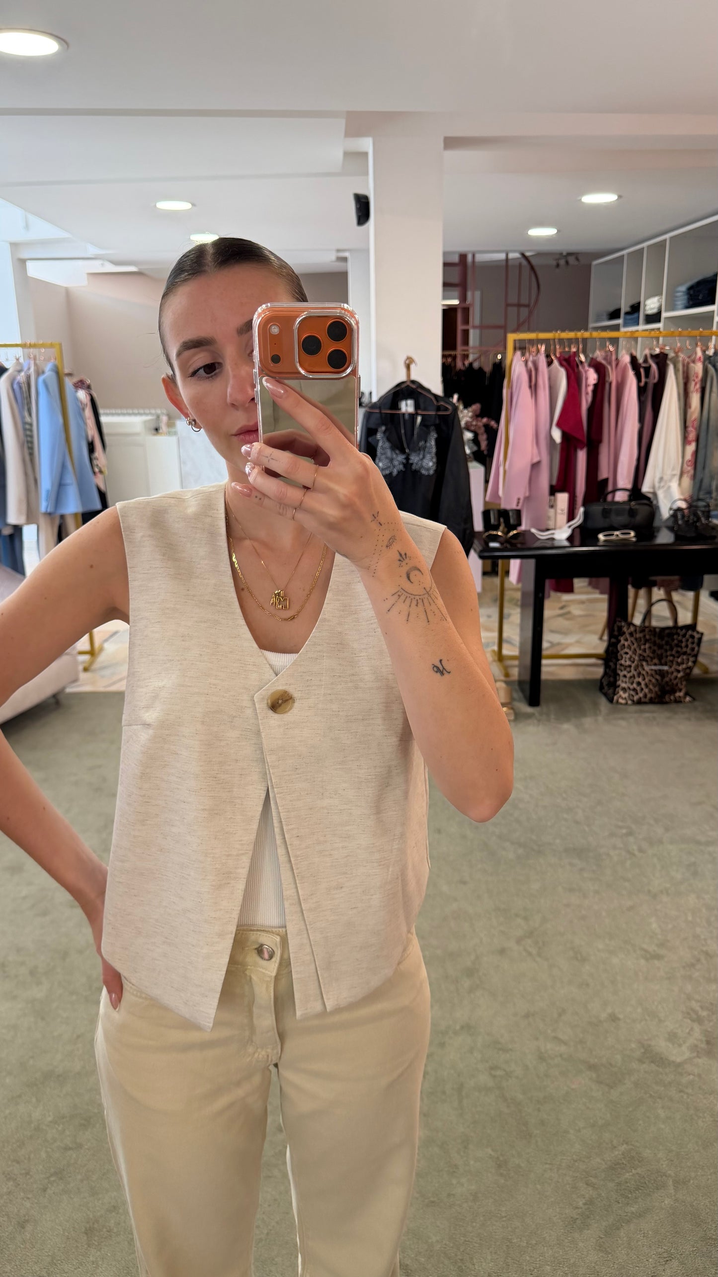 Gilet ecrù melange con un bottone jx