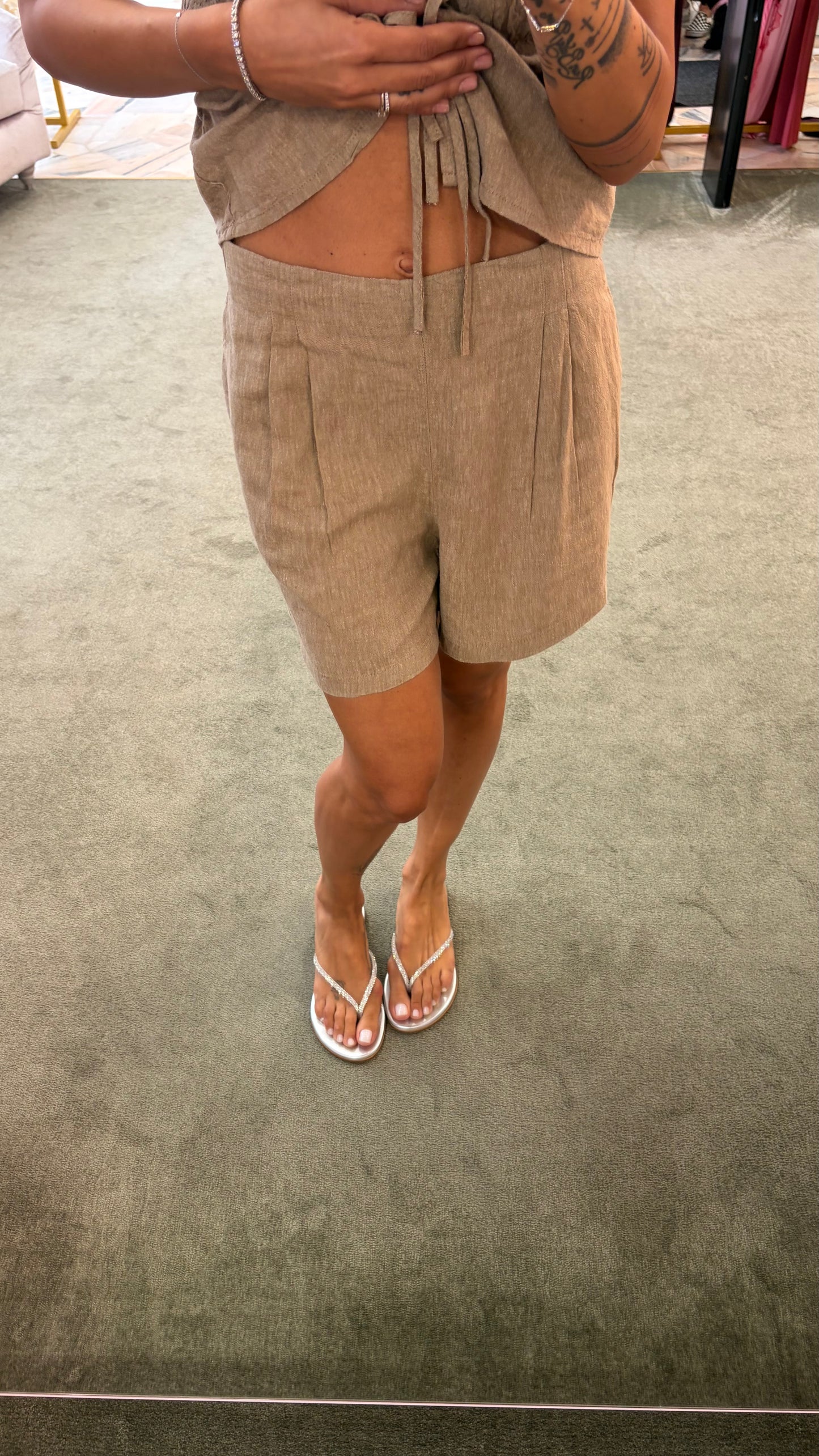 Shorts sabbia con pences ed elastico jx