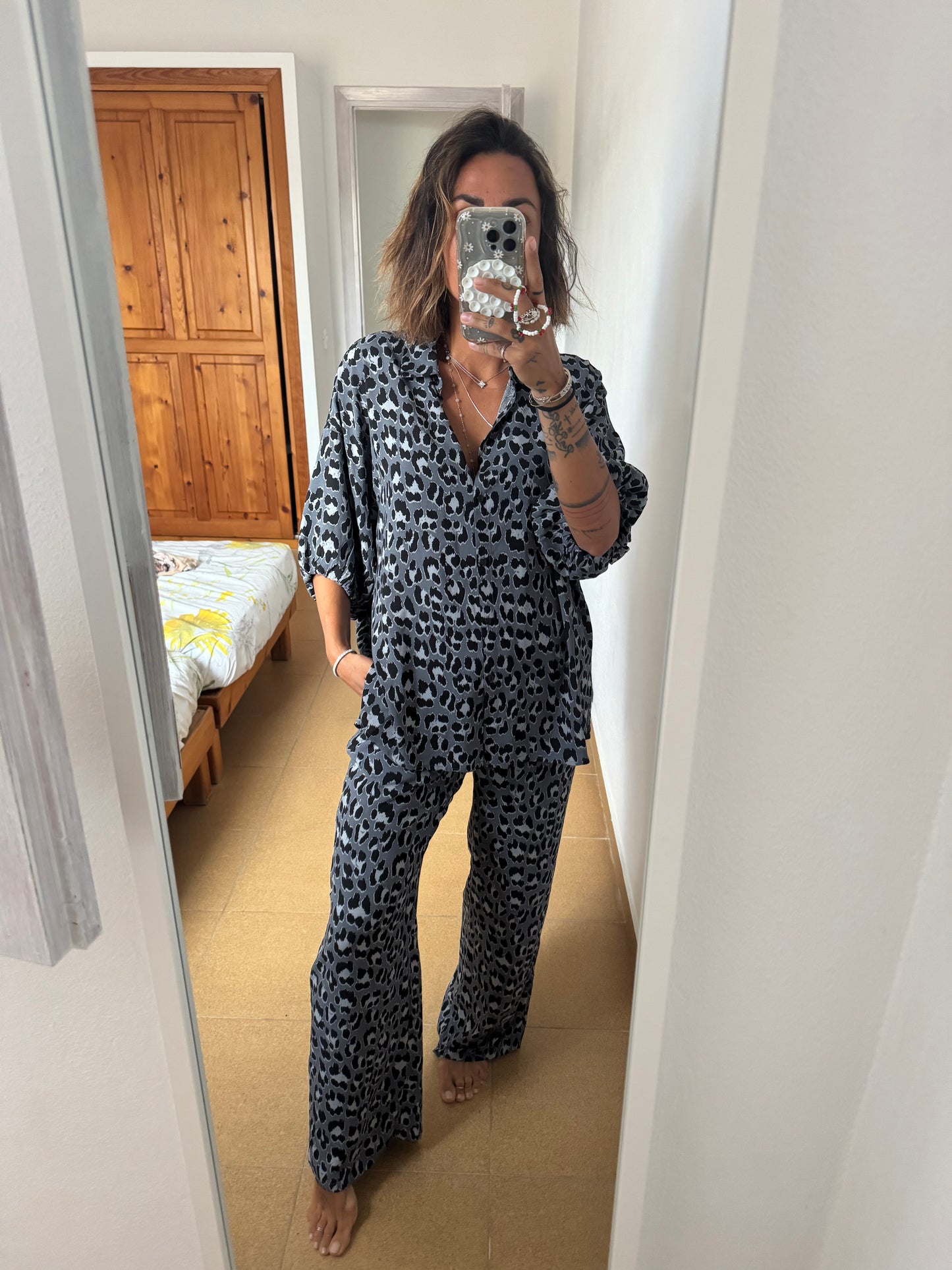 Camicia leopardata grigia sy
