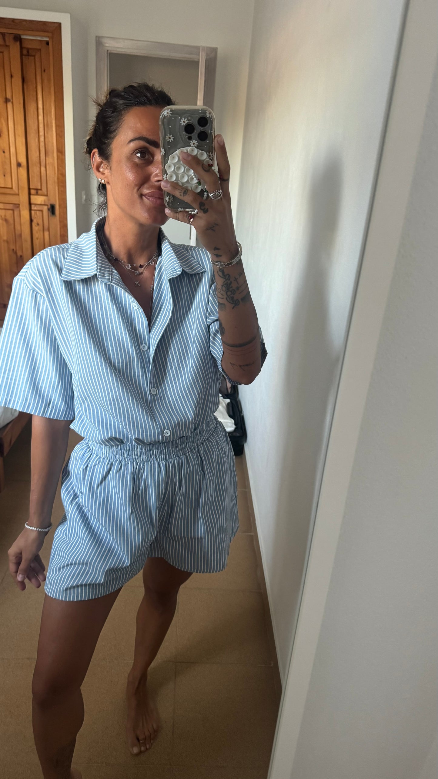 Set camicia e shorts a righe azzurro e bianco ep