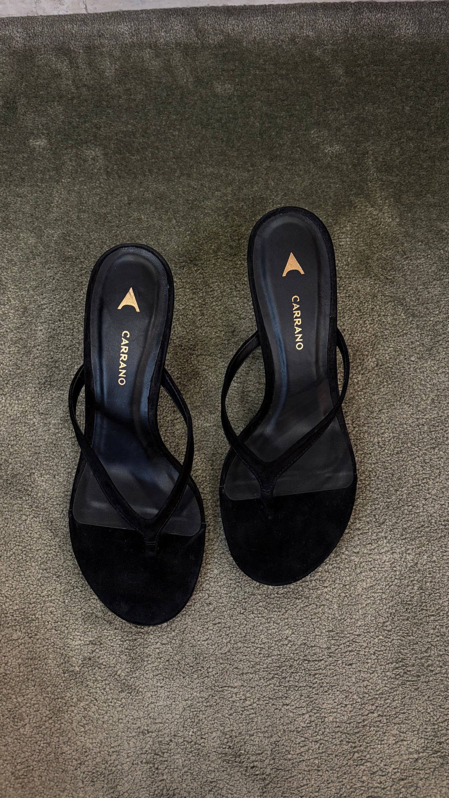 Infradito nero con tacco in suede