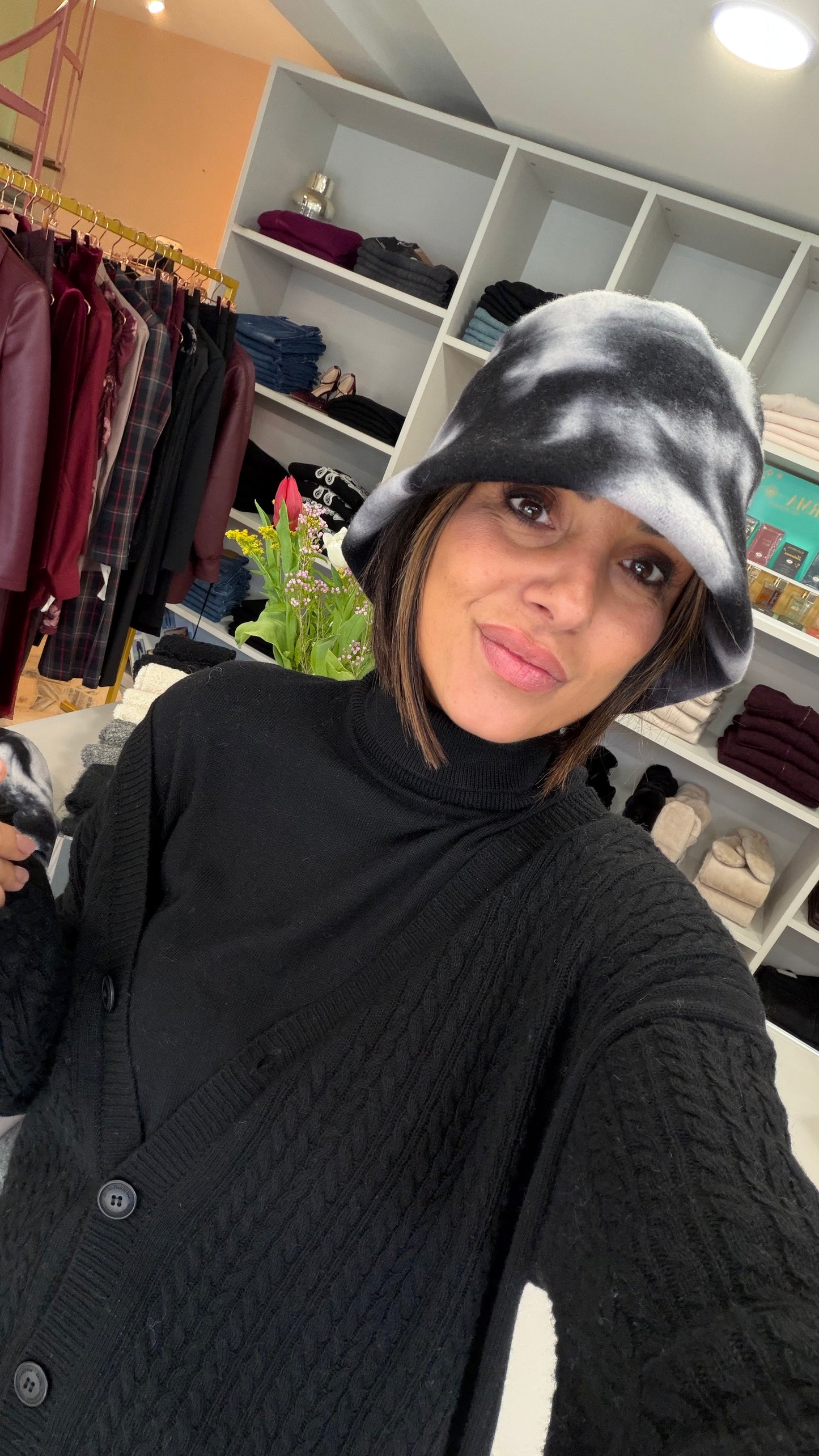 Cappello cloche grigio tie-dye