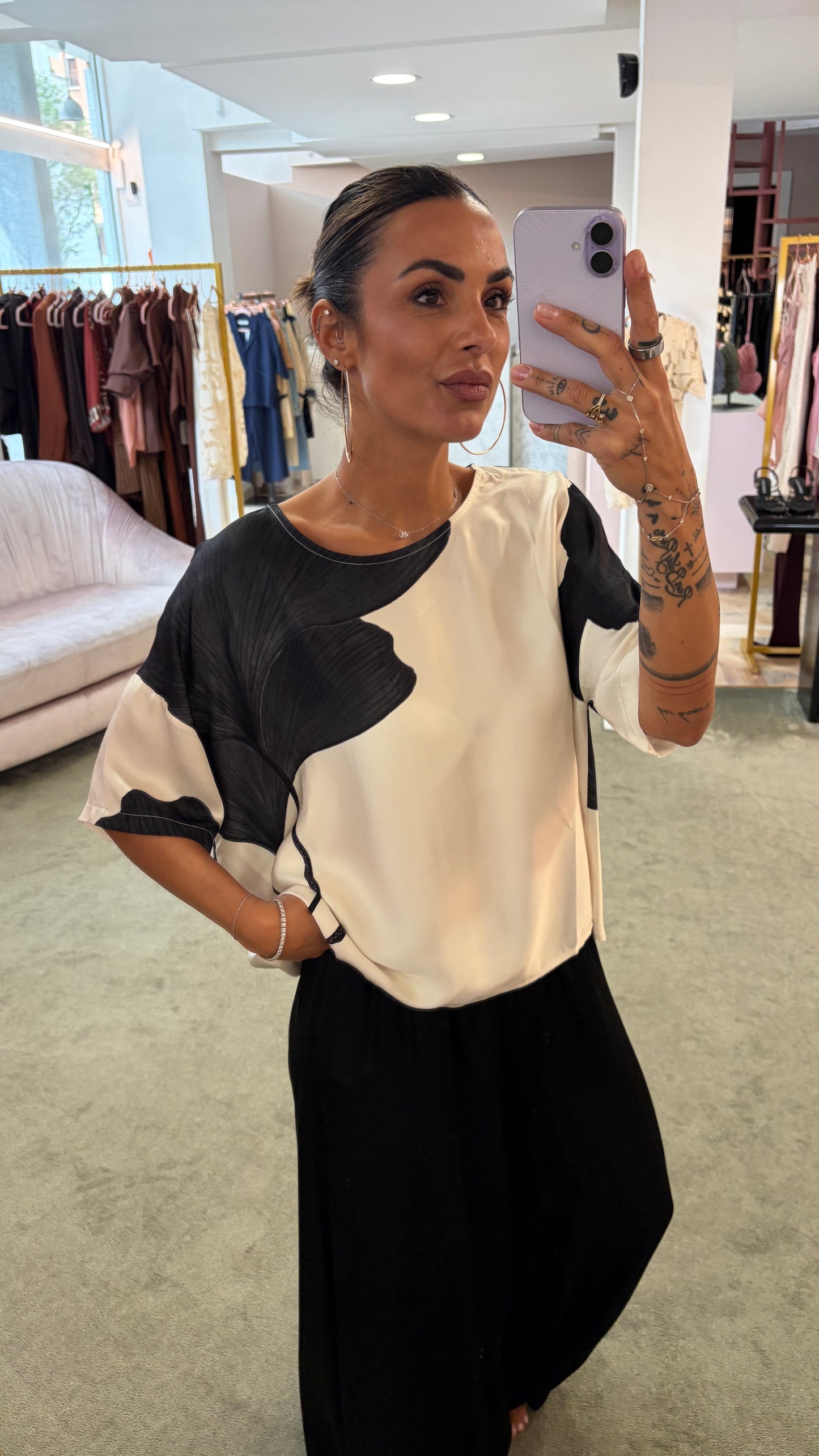 Blusa panna fantasia foglie nere ay