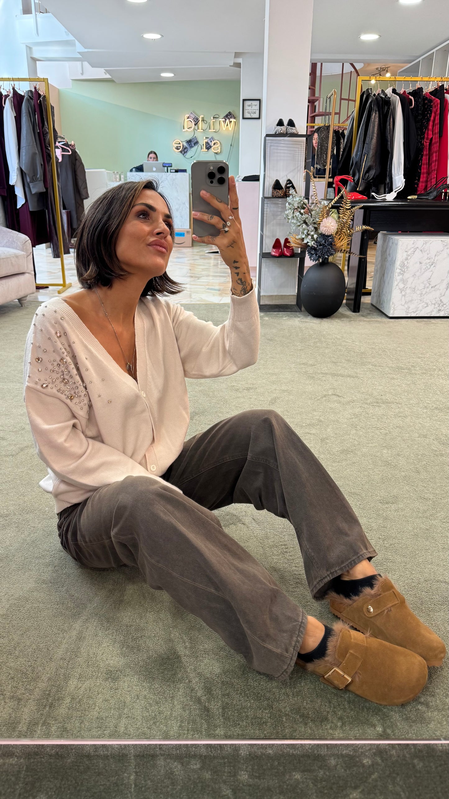 Cardigan beige con pietre bj