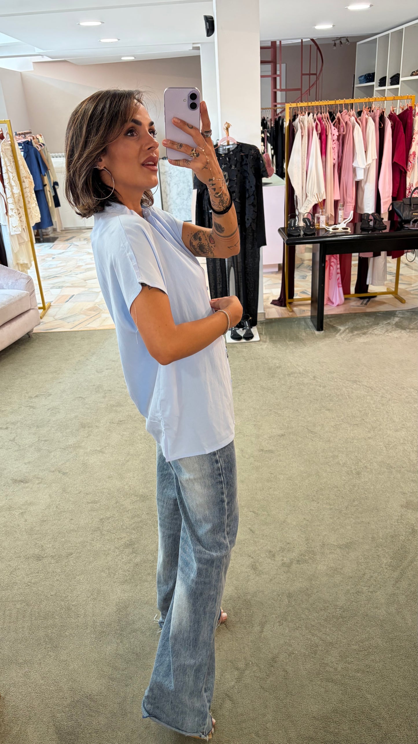 Camicia azzurra smanicata over sy